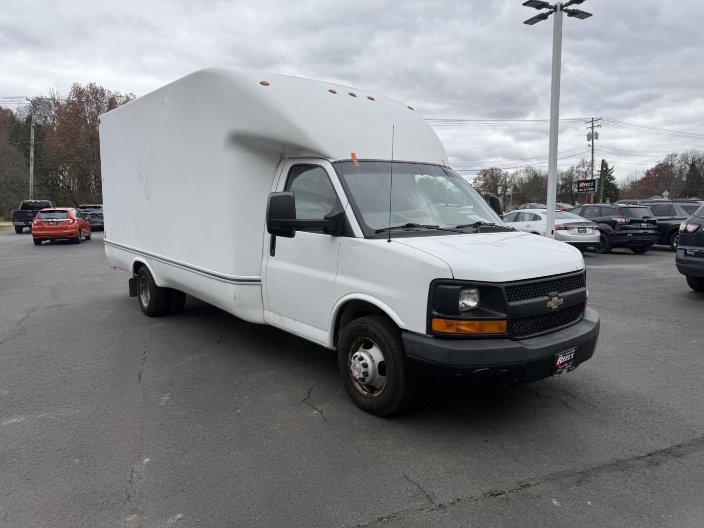 2015 White /Gray Chevrolet Express G3500 (1GB3G4CG0F1) with an 6.0L V8 OHV 16V FFV engine, 6A transmission, located at 11115 Chardon Rd. , Chardon, OH, 44024, (440) 214-9705, 41.580246, -81.241943 - ONE OWNER – 2015 Chevrolet Express 3500 Box Truck – Heavy-Duty Workhorse with Towing and Payload Power Get the job done with confidence in this rugged 2015 Chevrolet Express 3500 Box Truck. Powered by a reliable 6.0L Vortec V8 engine and paired with a smooth 6-speed automatic transmission, th - Photo#2