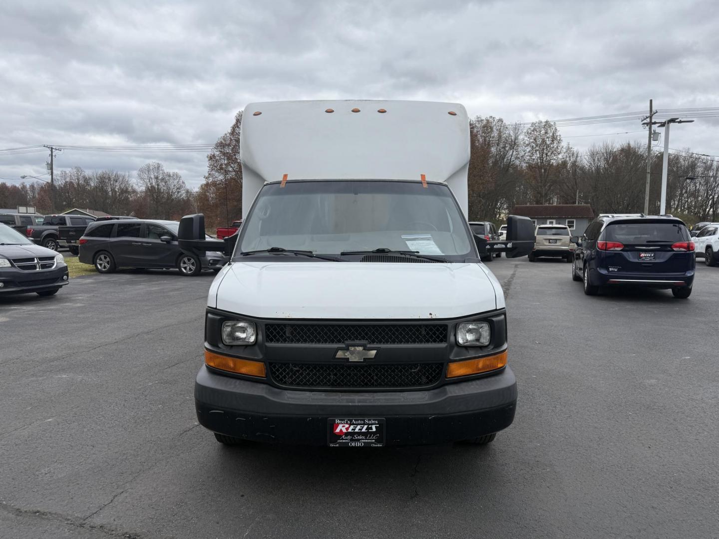 2015 White /Gray Chevrolet Express G3500 (1GB3G4CG0F1) with an 6.0L V8 OHV 16V FFV engine, 6A transmission, located at 11115 Chardon Rd. , Chardon, OH, 44024, (440) 214-9705, 41.580246, -81.241943 - ONE OWNER – 2015 Chevrolet Express 3500 Box Truck – Heavy-Duty Workhorse with Towing and Payload Power Get the job done with confidence in this rugged 2015 Chevrolet Express 3500 Box Truck. Powered by a reliable 6.0L Vortec V8 engine and paired with a smooth 6-speed automatic transmission, th - Photo#1
