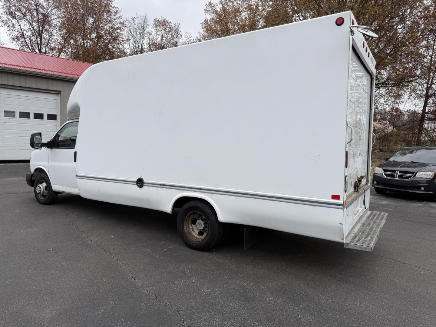 2015 White /Gray Chevrolet Express G3500 (1GB3G4CG0F1) with an 6.0L V8 OHV 16V FFV engine, 6A transmission, located at 11115 Chardon Rd. , Chardon, OH, 44024, (440) 214-9705, 41.580246, -81.241943 - ONE OWNER – 2015 Chevrolet Express 3500 Box Truck – Heavy-Duty Workhorse with Towing and Payload Power Get the job done with confidence in this rugged 2015 Chevrolet Express 3500 Box Truck. Powered by a reliable 6.0L Vortec V8 engine and paired with a smooth 6-speed automatic transmission, th - Photo#10