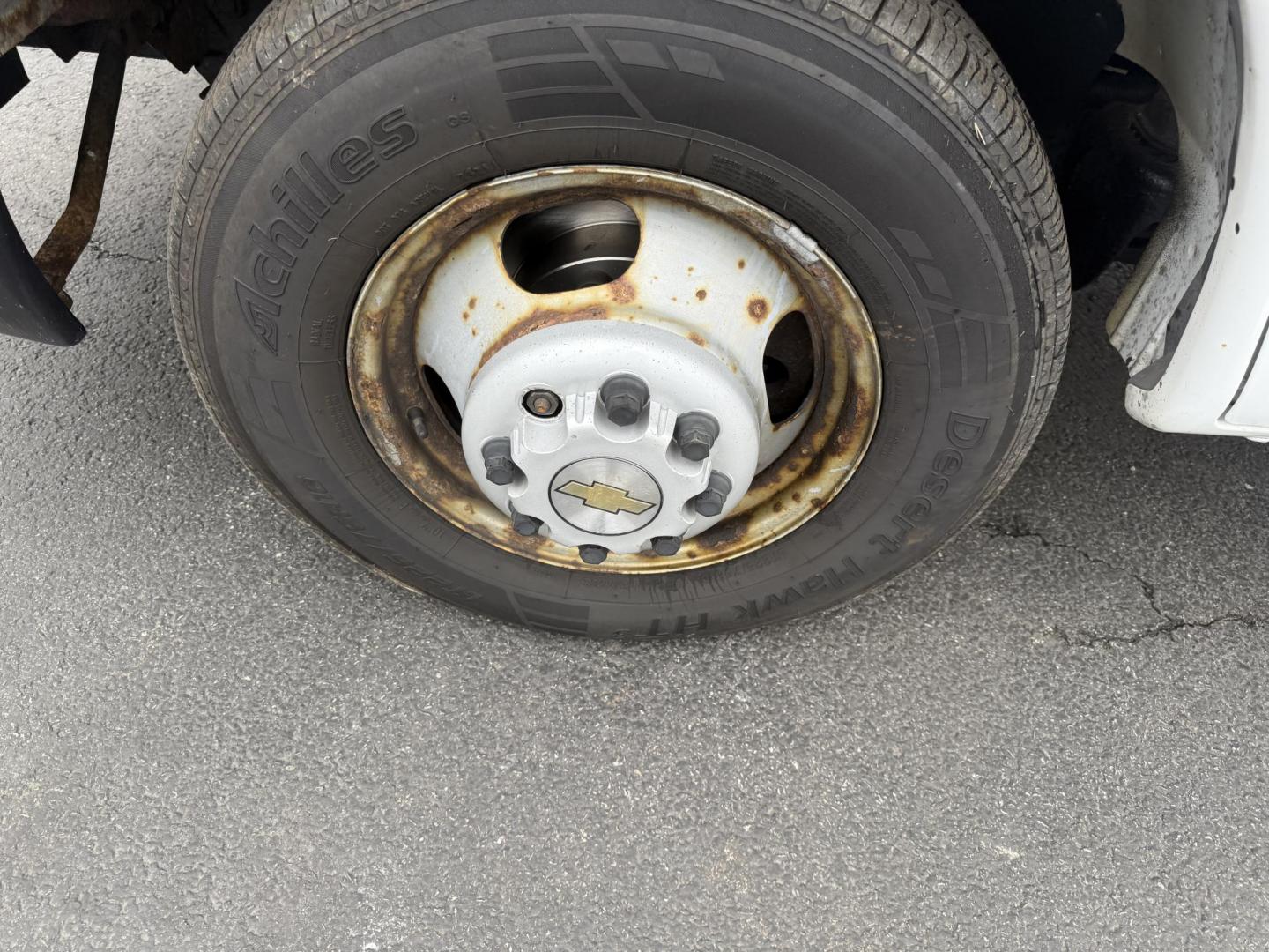 2015 White /Gray Chevrolet Express G3500 (1GB3G4CG0F1) with an 6.0L V8 OHV 16V FFV engine, 6A transmission, located at 11115 Chardon Rd. , Chardon, OH, 44024, (440) 214-9705, 41.580246, -81.241943 - ONE OWNER – 2015 Chevrolet Express 3500 Box Truck – Heavy-Duty Workhorse with Towing and Payload Power Get the job done with confidence in this rugged 2015 Chevrolet Express 3500 Box Truck. Powered by a reliable 6.0L Vortec V8 engine and paired with a smooth 6-speed automatic transmission, th - Photo#13