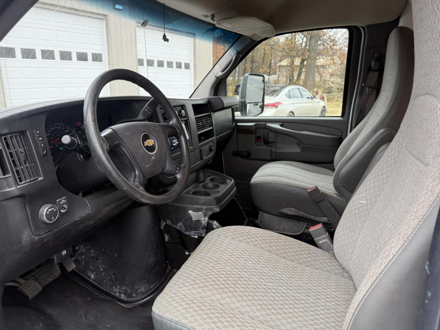 2015 White /Gray Chevrolet Express G3500 (1GB3G4CG0F1) with an 6.0L V8 OHV 16V FFV engine, 6A transmission, located at 11115 Chardon Rd. , Chardon, OH, 44024, (440) 214-9705, 41.580246, -81.241943 - ONE OWNER – 2015 Chevrolet Express 3500 Box Truck – Heavy-Duty Workhorse with Towing and Payload Power Get the job done with confidence in this rugged 2015 Chevrolet Express 3500 Box Truck. Powered by a reliable 6.0L Vortec V8 engine and paired with a smooth 6-speed automatic transmission, th - Photo#15