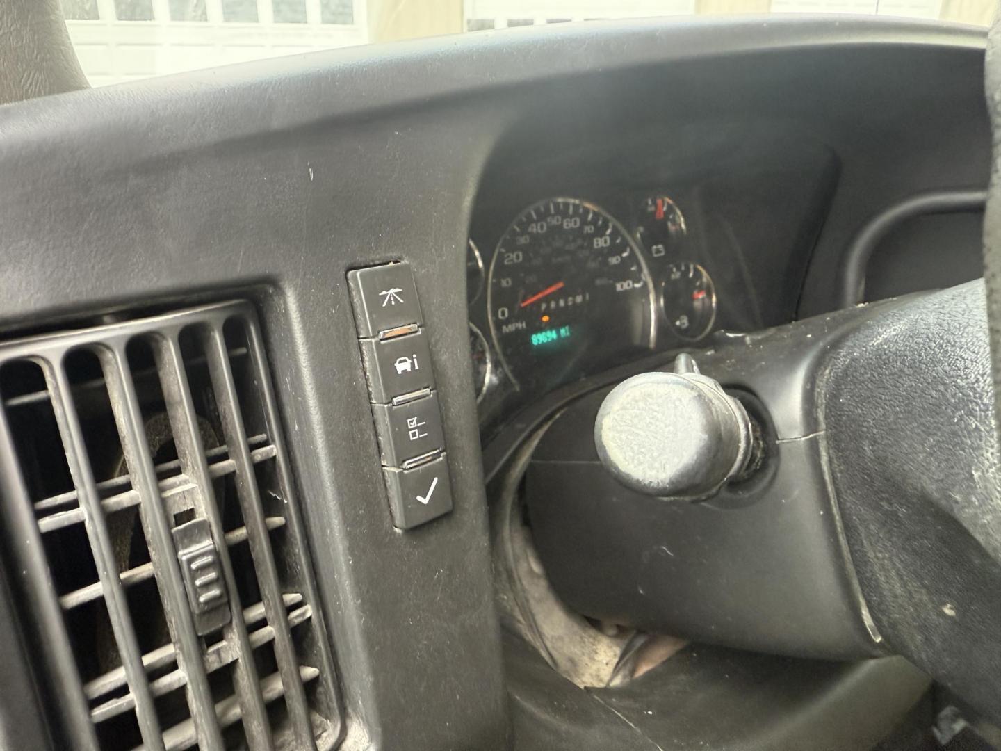 2015 White /Gray Chevrolet Express G3500 (1GB3G4CG0F1) with an 6.0L V8 OHV 16V FFV engine, 6A transmission, located at 11115 Chardon Rd. , Chardon, OH, 44024, (440) 214-9705, 41.580246, -81.241943 - ONE OWNER – 2015 Chevrolet Express 3500 Box Truck – Heavy-Duty Workhorse with Towing and Payload Power Get the job done with confidence in this rugged 2015 Chevrolet Express 3500 Box Truck. Powered by a reliable 6.0L Vortec V8 engine and paired with a smooth 6-speed automatic transmission, th - Photo#18