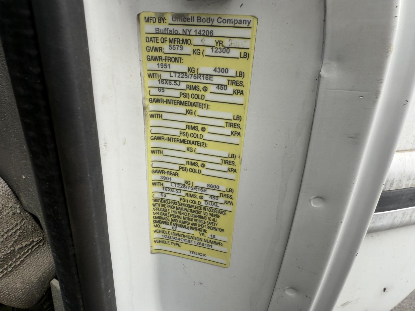 2015 White /Gray Chevrolet Express G3500 (1GB3G4CG0F1) with an 6.0L V8 OHV 16V FFV engine, 6A transmission, located at 11115 Chardon Rd. , Chardon, OH, 44024, (440) 214-9705, 41.580246, -81.241943 - ONE OWNER – 2015 Chevrolet Express 3500 Box Truck – Heavy-Duty Workhorse with Towing and Payload Power Get the job done with confidence in this rugged 2015 Chevrolet Express 3500 Box Truck. Powered by a reliable 6.0L Vortec V8 engine and paired with a smooth 6-speed automatic transmission, th - Photo#20