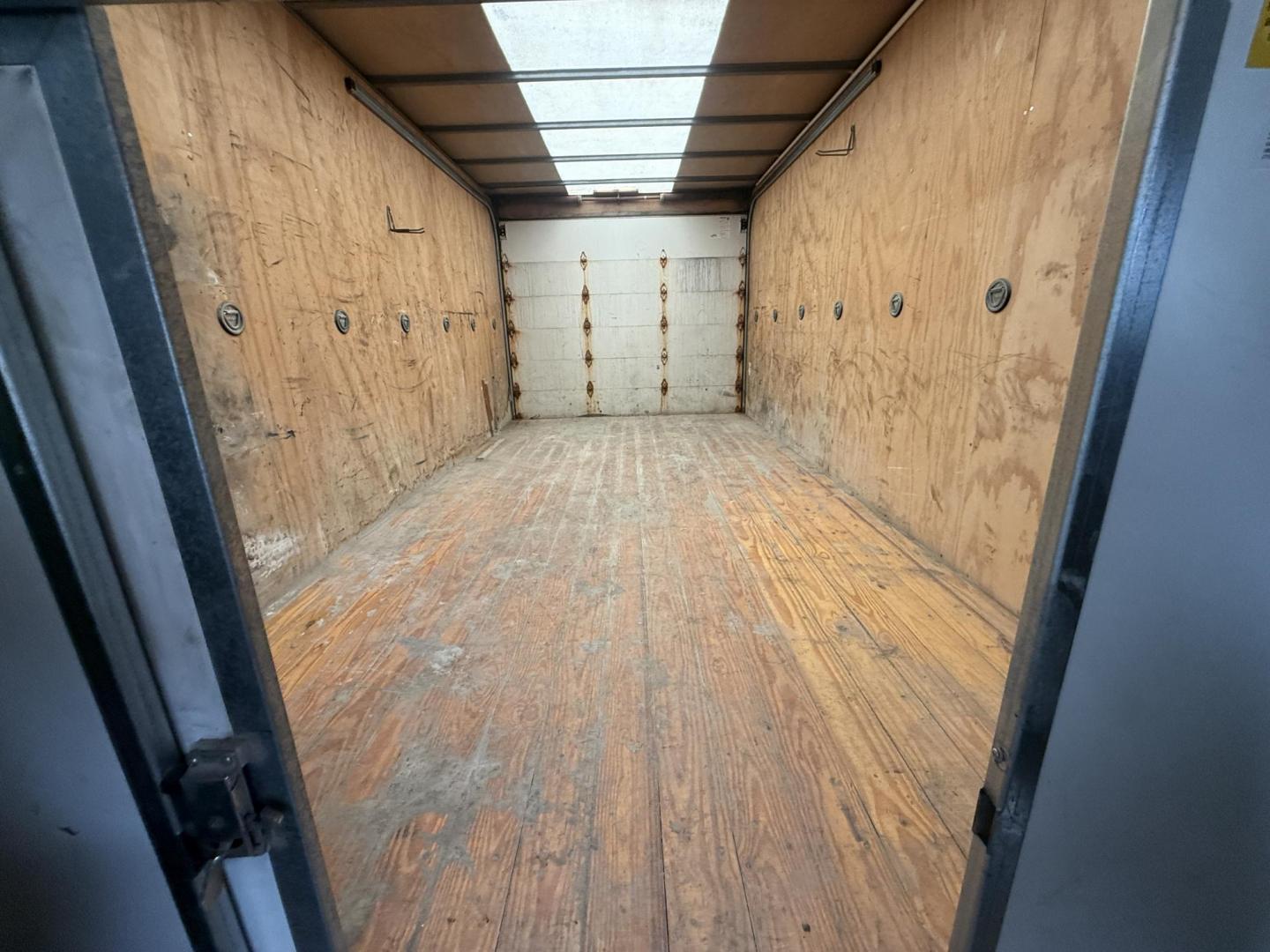 2015 White /Gray Chevrolet Express G3500 (1GB3G4CG0F1) with an 6.0L V8 OHV 16V FFV engine, 6A transmission, located at 11115 Chardon Rd. , Chardon, OH, 44024, (440) 214-9705, 41.580246, -81.241943 - ONE OWNER – 2015 Chevrolet Express 3500 Box Truck – Heavy-Duty Workhorse with Towing and Payload Power Get the job done with confidence in this rugged 2015 Chevrolet Express 3500 Box Truck. Powered by a reliable 6.0L Vortec V8 engine and paired with a smooth 6-speed automatic transmission, th - Photo#23