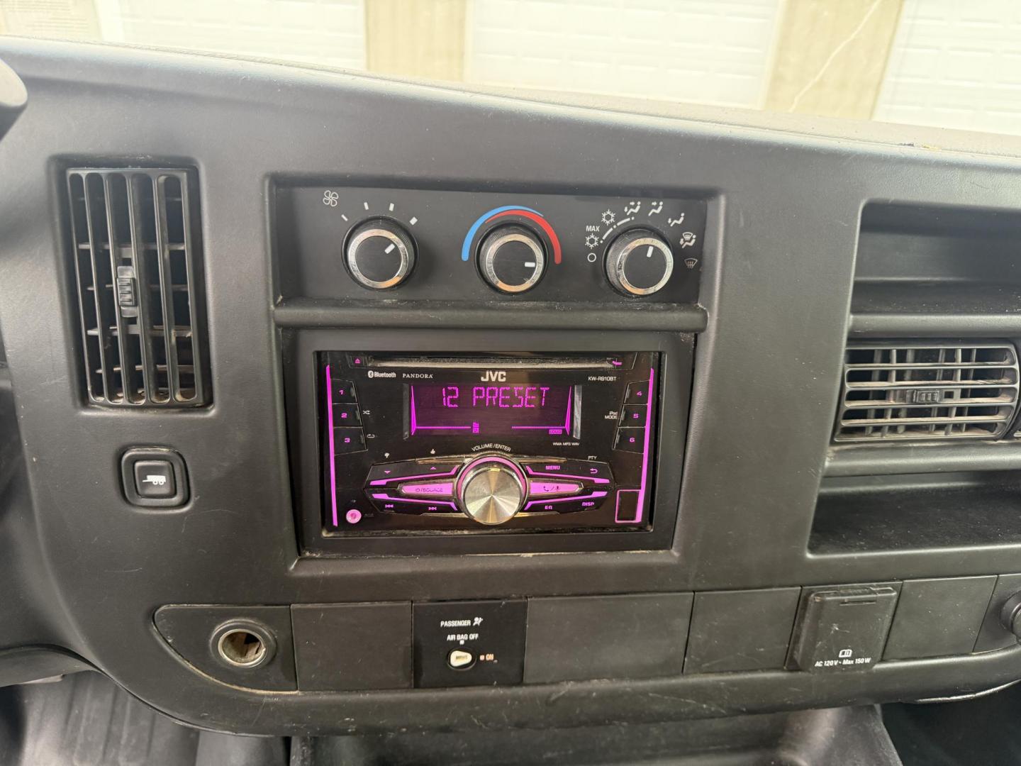 2015 White /Gray Chevrolet Express G3500 (1GB3G4CG0F1) with an 6.0L V8 OHV 16V FFV engine, 6A transmission, located at 11115 Chardon Rd. , Chardon, OH, 44024, (440) 214-9705, 41.580246, -81.241943 - ONE OWNER – 2015 Chevrolet Express 3500 Box Truck – Heavy-Duty Workhorse with Towing and Payload Power Get the job done with confidence in this rugged 2015 Chevrolet Express 3500 Box Truck. Powered by a reliable 6.0L Vortec V8 engine and paired with a smooth 6-speed automatic transmission, th - Photo#22