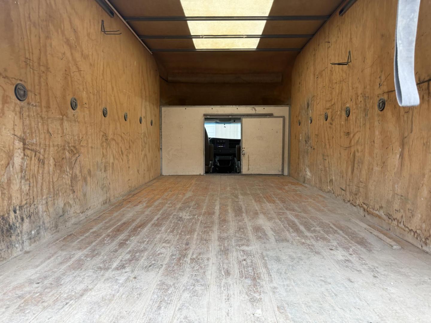 2015 White /Gray Chevrolet Express G3500 (1GB3G4CG0F1) with an 6.0L V8 OHV 16V FFV engine, 6A transmission, located at 11115 Chardon Rd. , Chardon, OH, 44024, (440) 214-9705, 41.580246, -81.241943 - ONE OWNER – 2015 Chevrolet Express 3500 Box Truck – Heavy-Duty Workhorse with Towing and Payload Power Get the job done with confidence in this rugged 2015 Chevrolet Express 3500 Box Truck. Powered by a reliable 6.0L Vortec V8 engine and paired with a smooth 6-speed automatic transmission, th - Photo#25