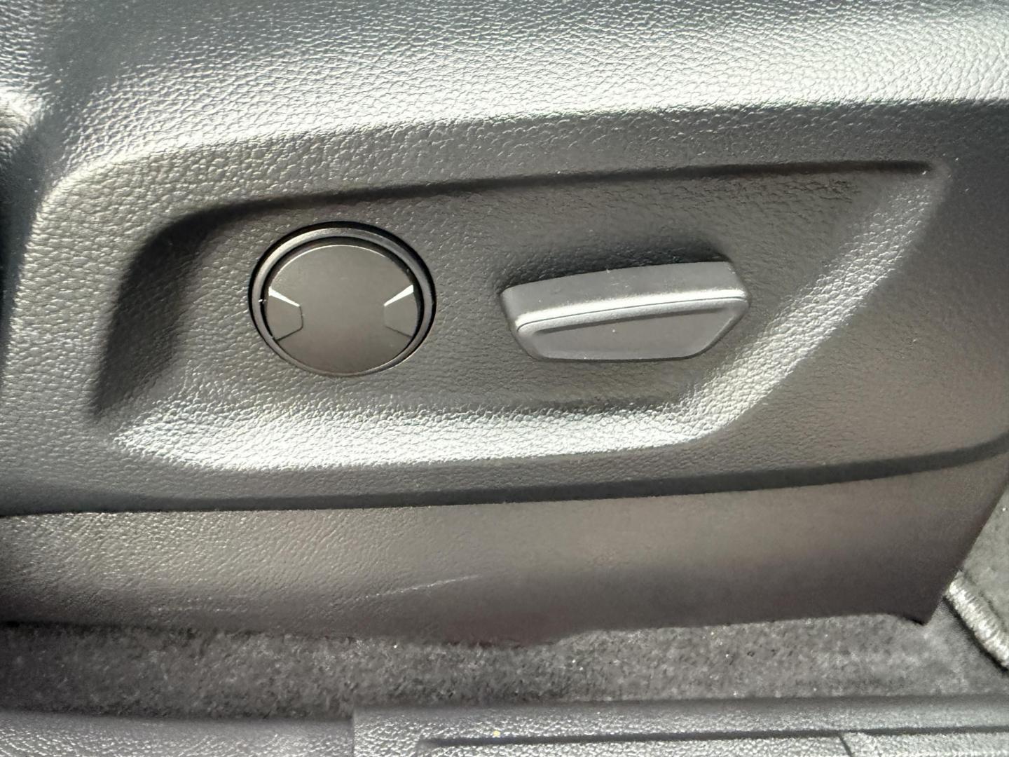 2019 Red /Black Ford Ranger XLT SuperCrew 4WD (1FTER4FH1KL) with an 2.3L I4 DOHC 16V Turbo engine, Automatic transmission, located at 11115 Chardon Rd. , Chardon, OH, 44024, (440) 214-9705, 41.580246, -81.241943 - One Owner – 2019 Ford Ranger XLT Crew Cab 4WD – Rugged Capability, Modern Technology, and Off-Road Adventure Ready Conquer any terrain with confidence in this 2019 Ford Ranger XLT Crew Cab 4WD. Powered by a responsive 2.3L Turbocharged EcoBoost I4 engine and paired with a 10-speed automatic t - Photo#45