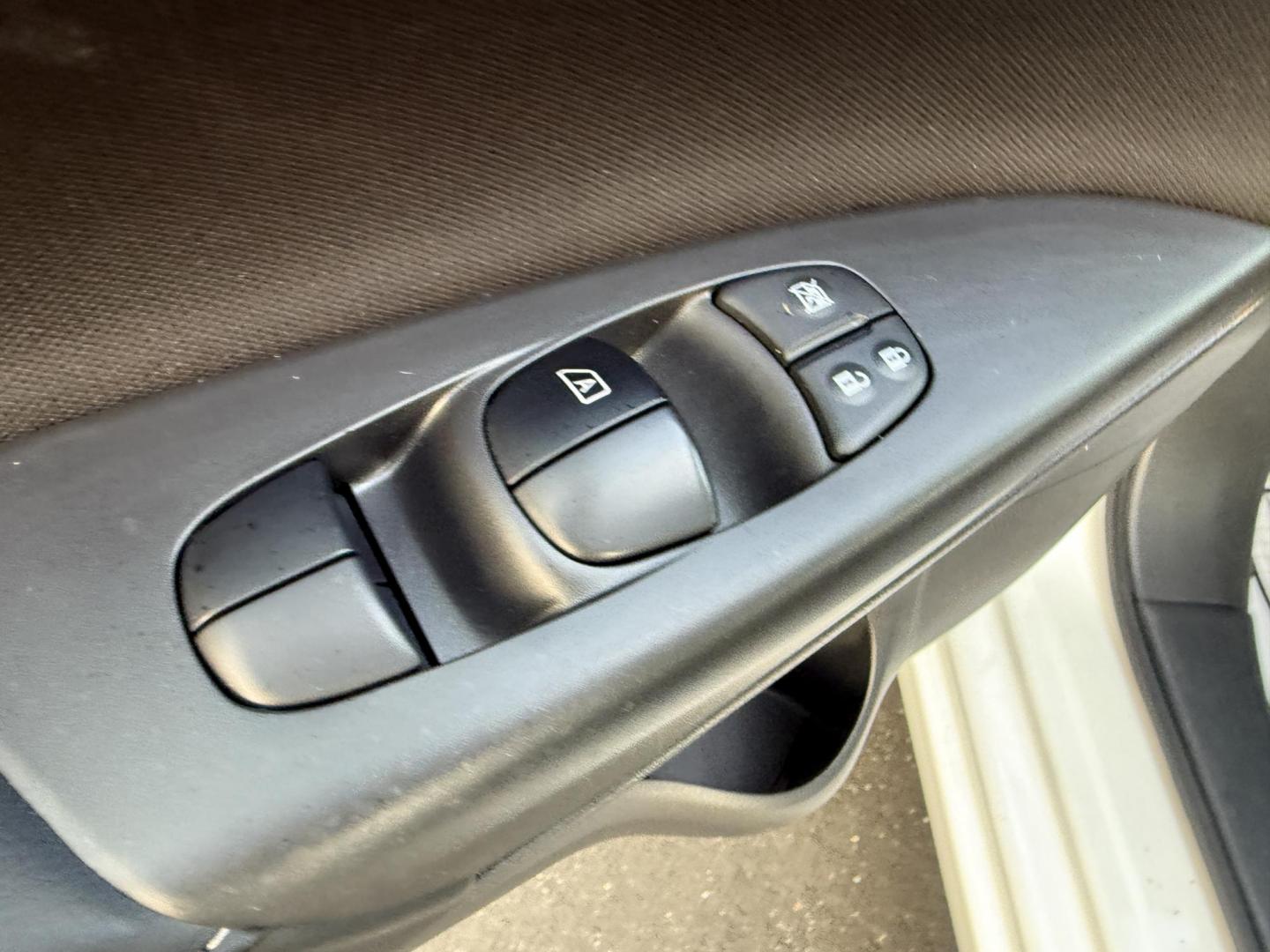 2019 White /Black Nissan Sentra S CVT (3N1AB7AP8KY) with an 1.8L I4 SFI DOHC 16V engine, Automatic transmission, located at 547 E. Main St., Orwell, OH, 44076, (440) 437-5893, 41.535435, -80.847855 - 2019 Nissan Sentra S – Efficient, Safe, and Smartly Equipped Enjoy reliability and impressive efficiency in this 2019 Nissan Sentra S. Powered by a fuel-sipping 1.8L I4 engine with ECO mode, this sedan delivers an outstanding 32 MPG combined and up to 37 MPG highway—making it the ideal choice - Photo#17