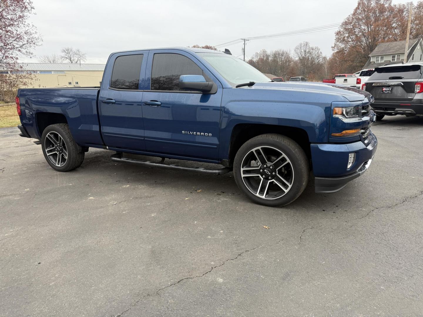 2018 Blue /Black Chevrolet Silverado 1500 LT Z71 Double Cab 4WD (1GCVKREC2JZ) with an 5.3L V8 OHV 16V engine, Automatic transmission, located at 547 E. Main St., Orwell, OH, 44076, (440) 437-5893, 41.535435, -80.847855 - 2018 Chevrolet Silverado 1500 LT Z71 Double Cab 4WD – Power, Luxury, and Off-Road Capability in One Bold Package Conquer any road or trail with this 2018 Chevrolet Silverado 1500 LT Z71 Double Cab 4WD. Under the hood, the formidable 5.3L EcoTec3 V8 engine pairs with a 6-speed automatic transmis - Photo#3