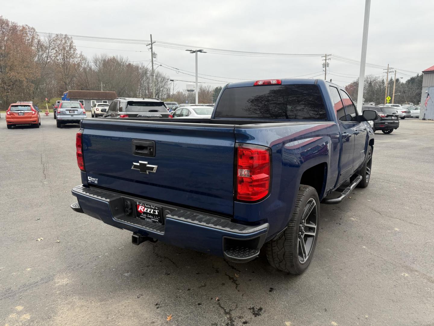 2018 Blue /Black Chevrolet Silverado 1500 LT Z71 Double Cab 4WD (1GCVKREC2JZ) with an 5.3L V8 OHV 16V engine, Automatic transmission, located at 547 E. Main St., Orwell, OH, 44076, (440) 437-5893, 41.535435, -80.847855 - 2018 Chevrolet Silverado 1500 LT Z71 Double Cab 4WD – Power, Luxury, and Off-Road Capability in One Bold Package Conquer any road or trail with this 2018 Chevrolet Silverado 1500 LT Z71 Double Cab 4WD. Under the hood, the formidable 5.3L EcoTec3 V8 engine pairs with a 6-speed automatic transmis - Photo#7