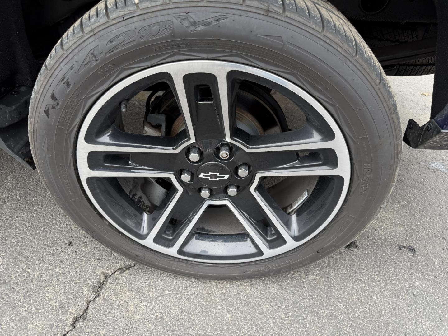 2018 Blue /Black Chevrolet Silverado 1500 LT Z71 Double Cab 4WD (1GCVKREC2JZ) with an 5.3L V8 OHV 16V engine, Automatic transmission, located at 547 E. Main St., Orwell, OH, 44076, (440) 437-5893, 41.535435, -80.847855 - 2018 Chevrolet Silverado 1500 LT Z71 Double Cab 4WD – Power, Luxury, and Off-Road Capability in One Bold Package Conquer any road or trail with this 2018 Chevrolet Silverado 1500 LT Z71 Double Cab 4WD. Under the hood, the formidable 5.3L EcoTec3 V8 engine pairs with a 6-speed automatic transmis - Photo#11