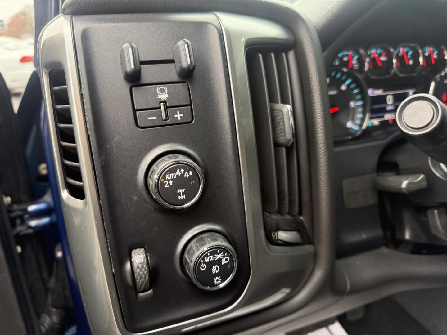 2018 Blue /Black Chevrolet Silverado 1500 LT Z71 Double Cab 4WD (1GCVKREC2JZ) with an 5.3L V8 OHV 16V engine, Automatic transmission, located at 547 E. Main St., Orwell, OH, 44076, (440) 437-5893, 41.535435, -80.847855 - 2018 Chevrolet Silverado 1500 LT Z71 Double Cab 4WD – Power, Luxury, and Off-Road Capability in One Bold Package Conquer any road or trail with this 2018 Chevrolet Silverado 1500 LT Z71 Double Cab 4WD. Under the hood, the formidable 5.3L EcoTec3 V8 engine pairs with a 6-speed automatic transmis - Photo#22