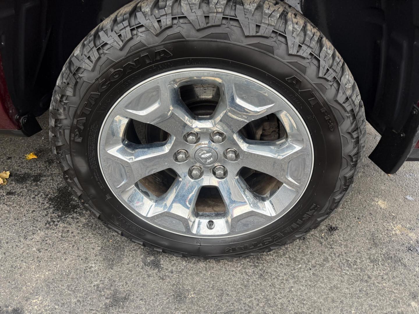 2019 Red /Black RAM 1500 Big Horn Crew Cab SWB 4WD (1C6SRFFT5KN) with an 5.7L V8 OHV 16V engine, Automatic transmission, located at 547 E. Main St., Orwell, OH, 44076, (440) 437-5893, 41.535435, -80.847855 - 2019 Ram 1500 Big Horn Crew Cab 4WD – Bold Power, Premium Comfort, and Rugged Capability Take command of the road with this 2019 Ram 1500 Big Horn Crew Cab 4WD. Powered by the legendary 5.7L HEMI V8 engine delivering 395 horsepower and 410 lb-ft of torque, this truck is built to tackle any task - Photo#13