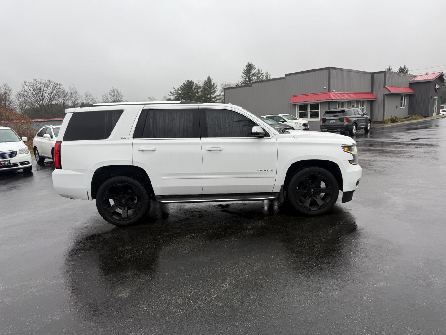 2015 White /Black Chevrolet Tahoe LTZ 4WD (1GNSKCKC8FR) with an 5.3L V8 OHV 16V engine, 6-Speed Automatic transmission, located at 11115 Chardon Rd. , Chardon, OH, 44024, (440) 214-9705, 41.580246, -81.241943 - 2015 Chevrolet Tahoe LTZ 4WD – Full-Size Luxury, Advanced Safety, and Unmatched Versatility Experience the ultimate in comfort, capability, and technology with this 2015 Chevrolet Tahoe LTZ 4WD. Powered by a robust 5.3L EcoTec3 V8 engine paired with a 6-speed automatic transmission and 3.23 gea - Photo#5