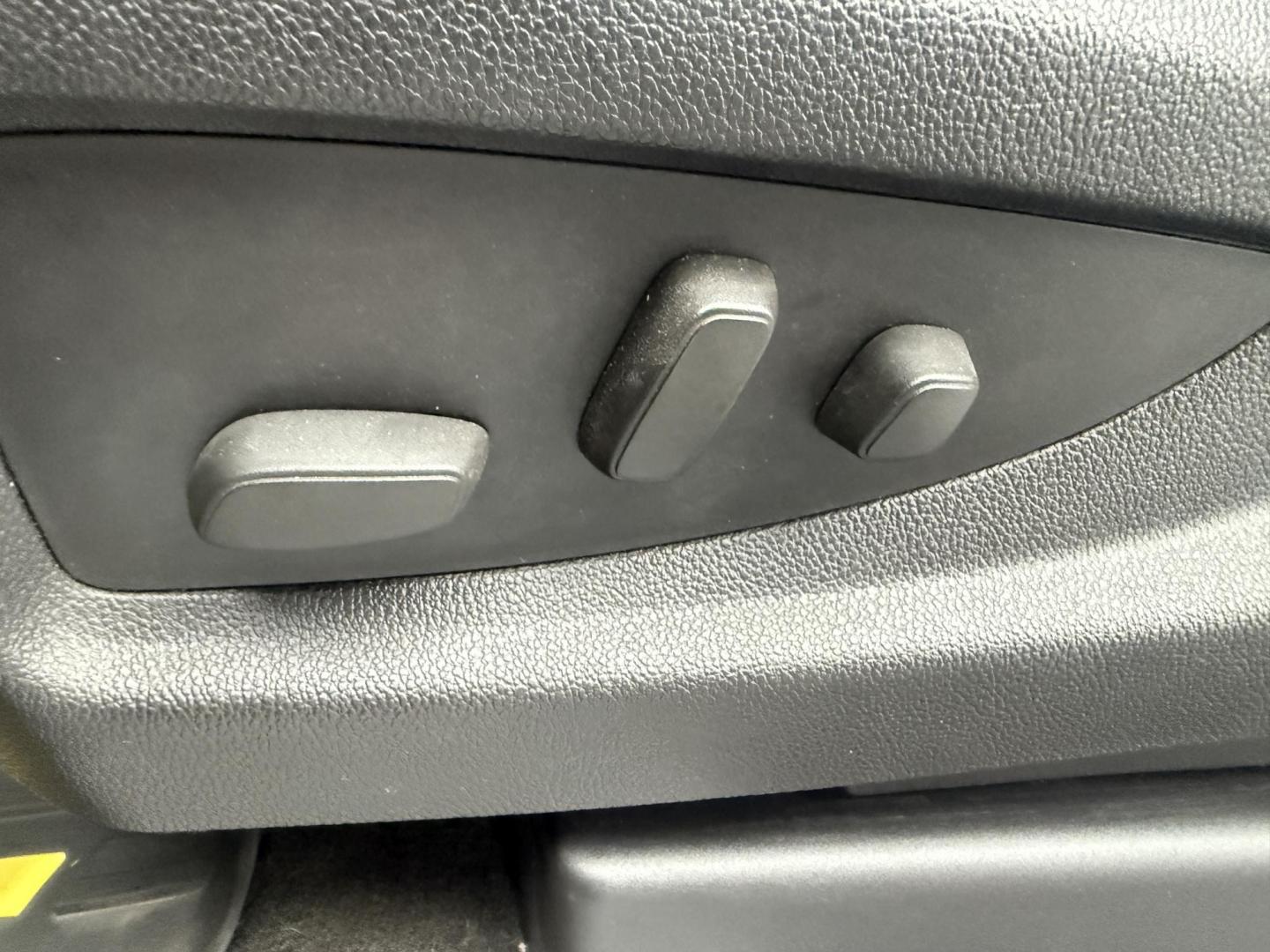 2015 White /Black Chevrolet Tahoe LTZ 4WD (1GNSKCKC8FR) with an 5.3L V8 OHV 16V engine, 6-Speed Automatic transmission, located at 11115 Chardon Rd. , Chardon, OH, 44024, (440) 214-9705, 41.580246, -81.241943 - 2015 Chevrolet Tahoe LTZ 4WD – Full-Size Luxury, Advanced Safety, and Unmatched Versatility Experience the ultimate in comfort, capability, and technology with this 2015 Chevrolet Tahoe LTZ 4WD. Powered by a robust 5.3L EcoTec3 V8 engine paired with a 6-speed automatic transmission and 3.23 gea - Photo#21