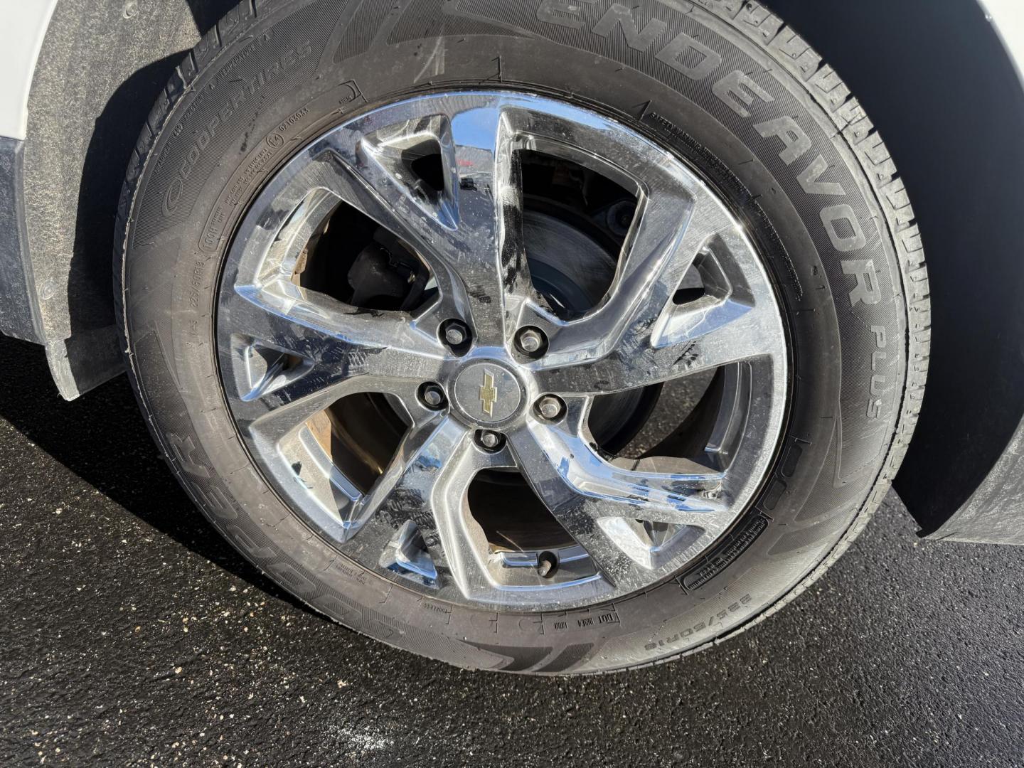 2018 White /Black Chevrolet Equinox Premier AWD (3GNAXVEVXJL) with an 1.5L I4 DIR DOHC 16V TURBO engine, Automatic transmission, located at 11115 Chardon Rd. , Chardon, OH, 44024, (440) 214-9705, 41.580246, -81.241943 - One Owner --- 2018 Chevrolet Equinox Premier AWD – Luxurious Comfort, Advanced Safety, and Unmatched Efficiency Experience the perfect combination of style, safety, and technology with this 2018 Chevrolet Equinox Premier AWD. Powered by a fuel-efficient 1.5L Turbocharged EcoTec I4 engine paired - Photo#11