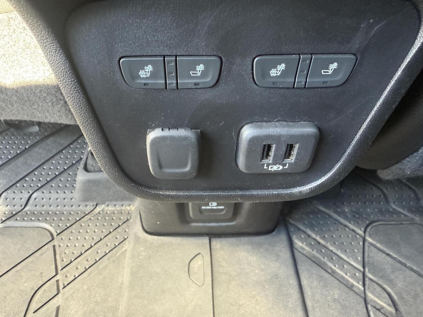 2018 White /Black Chevrolet Equinox Premier AWD (3GNAXVEVXJL) with an 1.5L I4 DIR DOHC 16V TURBO engine, Automatic transmission, located at 11115 Chardon Rd. , Chardon, OH, 44024, (440) 214-9705, 41.580246, -81.241943 - One Owner --- 2018 Chevrolet Equinox Premier AWD – Luxurious Comfort, Advanced Safety, and Unmatched Efficiency Experience the perfect combination of style, safety, and technology with this 2018 Chevrolet Equinox Premier AWD. Powered by a fuel-efficient 1.5L Turbocharged EcoTec I4 engine paired - Photo#40