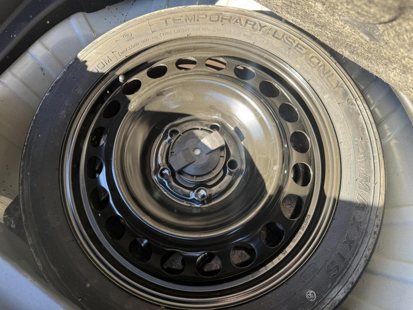 2018 White /Black Chevrolet Equinox Premier AWD (3GNAXVEVXJL) with an 1.5L I4 DIR DOHC 16V TURBO engine, Automatic transmission, located at 11115 Chardon Rd. , Chardon, OH, 44024, (440) 214-9705, 41.580246, -81.241943 - One Owner --- 2018 Chevrolet Equinox Premier AWD – Luxurious Comfort, Advanced Safety, and Unmatched Efficiency Experience the perfect combination of style, safety, and technology with this 2018 Chevrolet Equinox Premier AWD. Powered by a fuel-efficient 1.5L Turbocharged EcoTec I4 engine paired - Photo#44