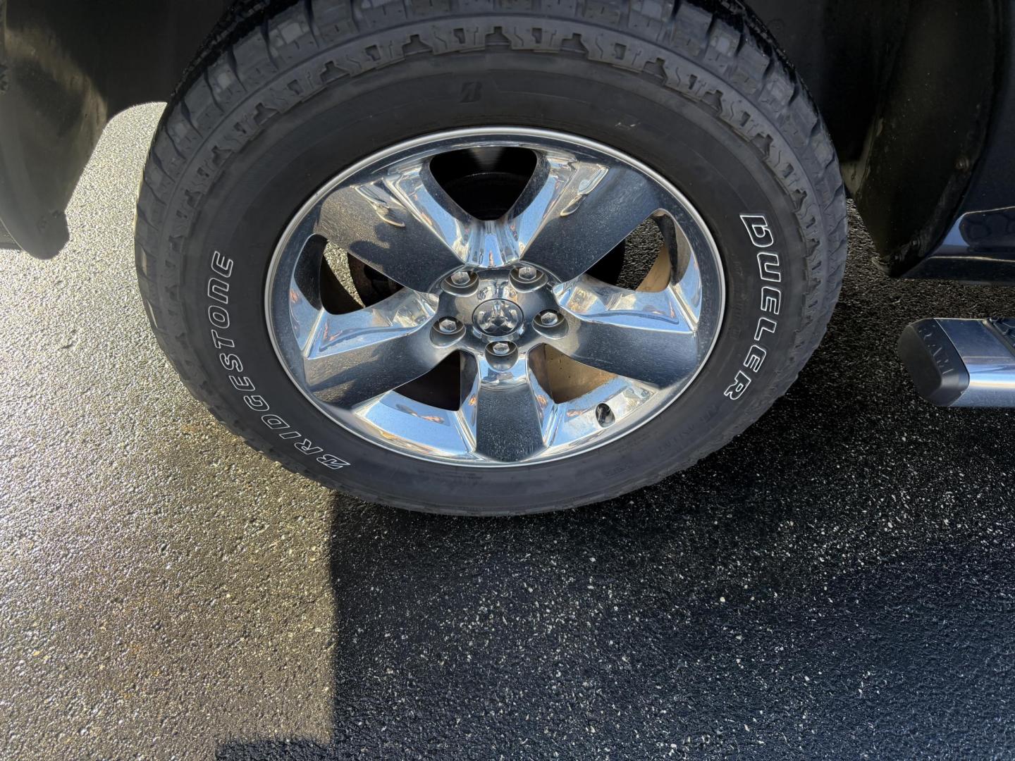 2016 Black /Gray RAM 1500 Big Horn Crew Cab SWB 4WD (3C6RR7LT8GG) with an 5.7L V8 OHV 16V engine, Automatic transmission, located at 11115 Chardon Rd. , Chardon, OH, 44024, (440) 214-9705, 41.580246, -81.241943 - 2016 Ram 1500 Big Horn Crew Cab 4WD – Powerful, Comfortable, and Ready for Heavy Duty Tackle your toughest jobs with confidence in this 2016 Ram 1500 Big Horn Crew Cab. Powered by a mighty 5.7L HEMI V8 engine producing 395 horsepower and 410 lb-ft of torque, combined with an 8-speed automatic t - Photo#8