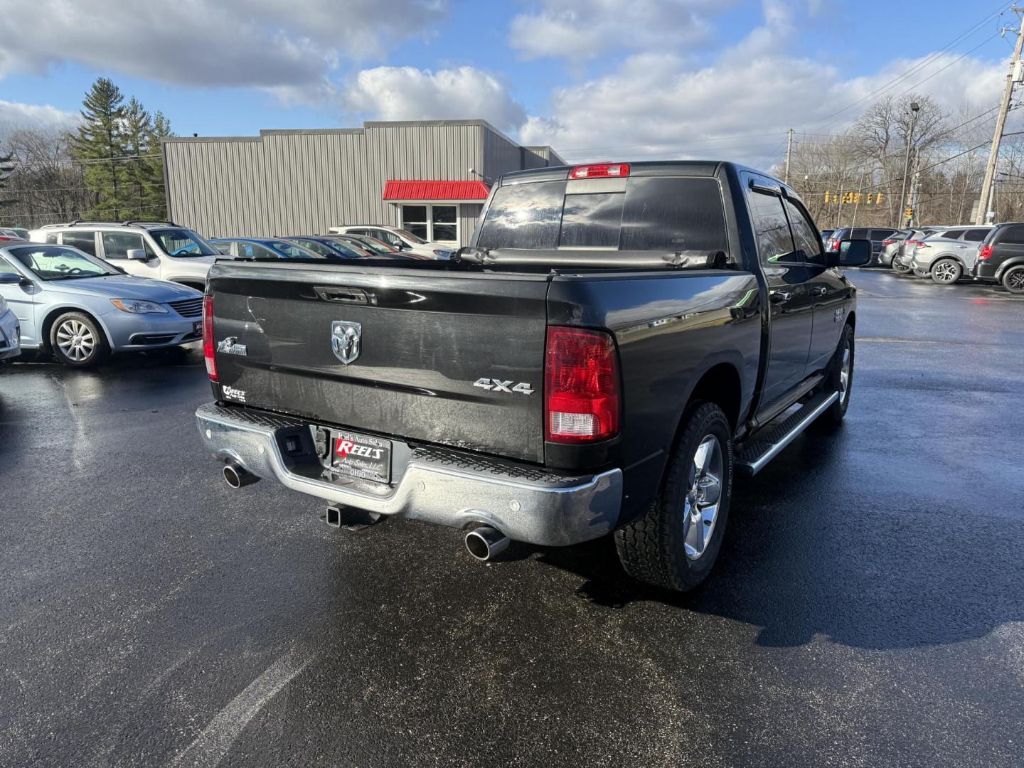 2016 Black /Gray RAM 1500 Big Horn Crew Cab SWB 4WD (3C6RR7LT8GG) with an 5.7L V8 OHV 16V engine, Automatic transmission, located at 11115 Chardon Rd. , Chardon, OH, 44024, (440) 214-9705, 41.580246, -81.241943 - 2016 Ram 1500 Big Horn Crew Cab 4WD – Powerful, Comfortable, and Ready for Heavy Duty Tackle your toughest jobs with confidence in this 2016 Ram 1500 Big Horn Crew Cab. Powered by a mighty 5.7L HEMI V8 engine producing 395 horsepower and 410 lb-ft of torque, combined with an 8-speed automatic t - Photo#9