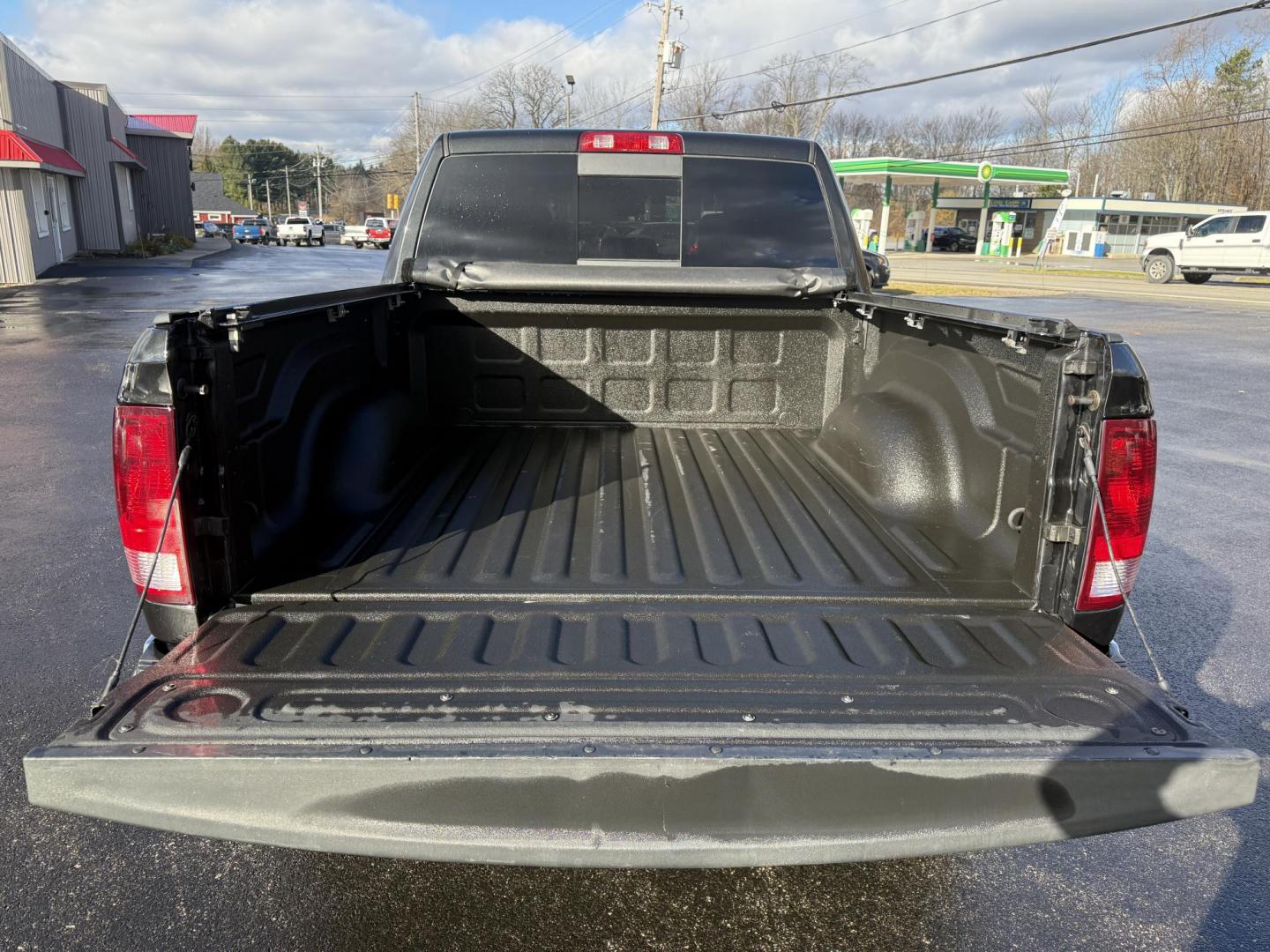 2016 Black /Gray RAM 1500 Big Horn Crew Cab SWB 4WD (3C6RR7LT8GG) with an 5.7L V8 OHV 16V engine, Automatic transmission, located at 11115 Chardon Rd. , Chardon, OH, 44024, (440) 214-9705, 41.580246, -81.241943 - 2016 Ram 1500 Big Horn Crew Cab 4WD – Powerful, Comfortable, and Ready for Heavy Duty Tackle your toughest jobs with confidence in this 2016 Ram 1500 Big Horn Crew Cab. Powered by a mighty 5.7L HEMI V8 engine producing 395 horsepower and 410 lb-ft of torque, combined with an 8-speed automatic t - Photo#11