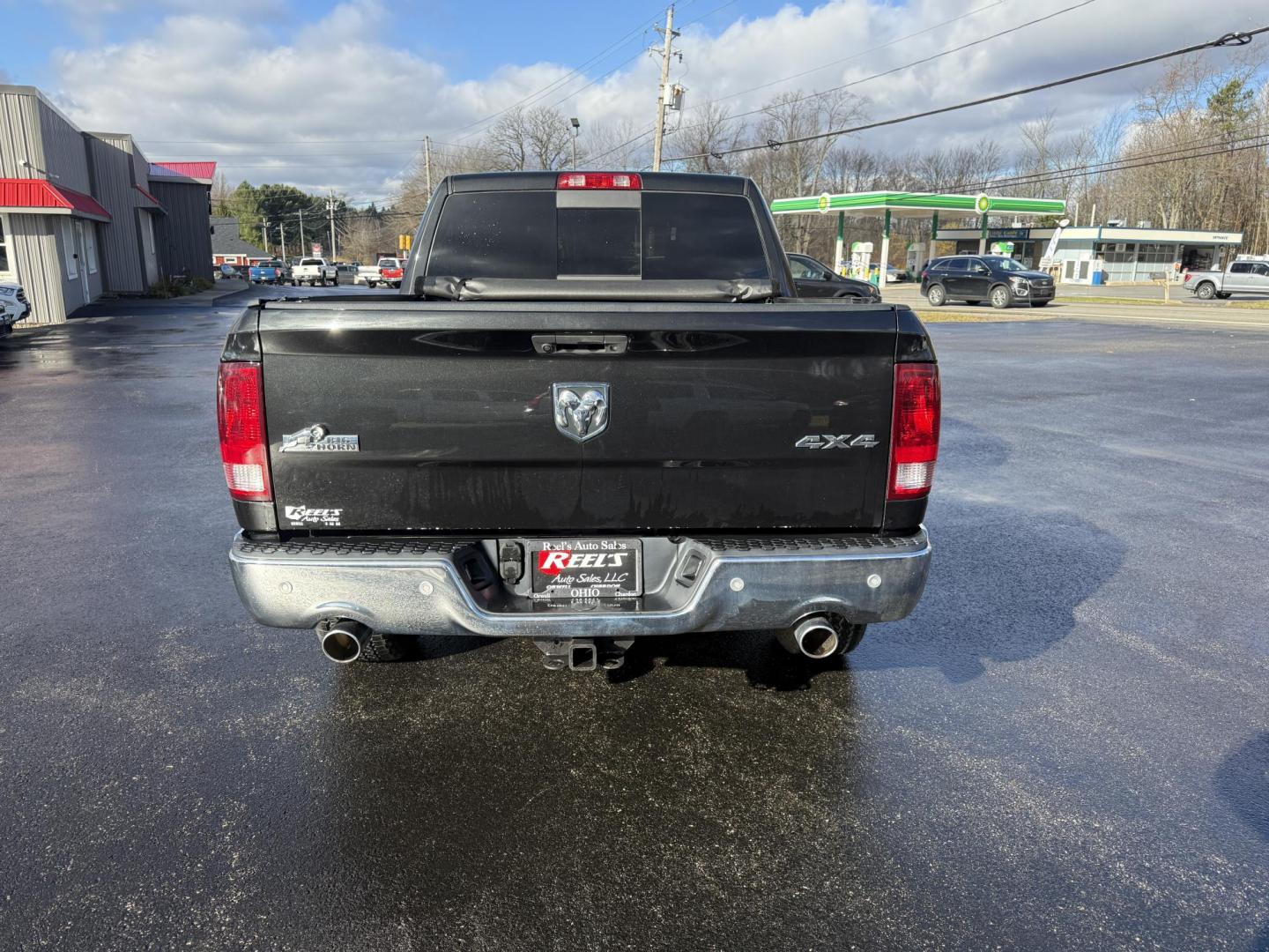 2016 Black /Gray RAM 1500 Big Horn Crew Cab SWB 4WD (3C6RR7LT8GG) with an 5.7L V8 OHV 16V engine, Automatic transmission, located at 11115 Chardon Rd. , Chardon, OH, 44024, (440) 214-9705, 41.580246, -81.241943 - 2016 Ram 1500 Big Horn Crew Cab 4WD – Powerful, Comfortable, and Ready for Heavy Duty Tackle your toughest jobs with confidence in this 2016 Ram 1500 Big Horn Crew Cab. Powered by a mighty 5.7L HEMI V8 engine producing 395 horsepower and 410 lb-ft of torque, combined with an 8-speed automatic t - Photo#10