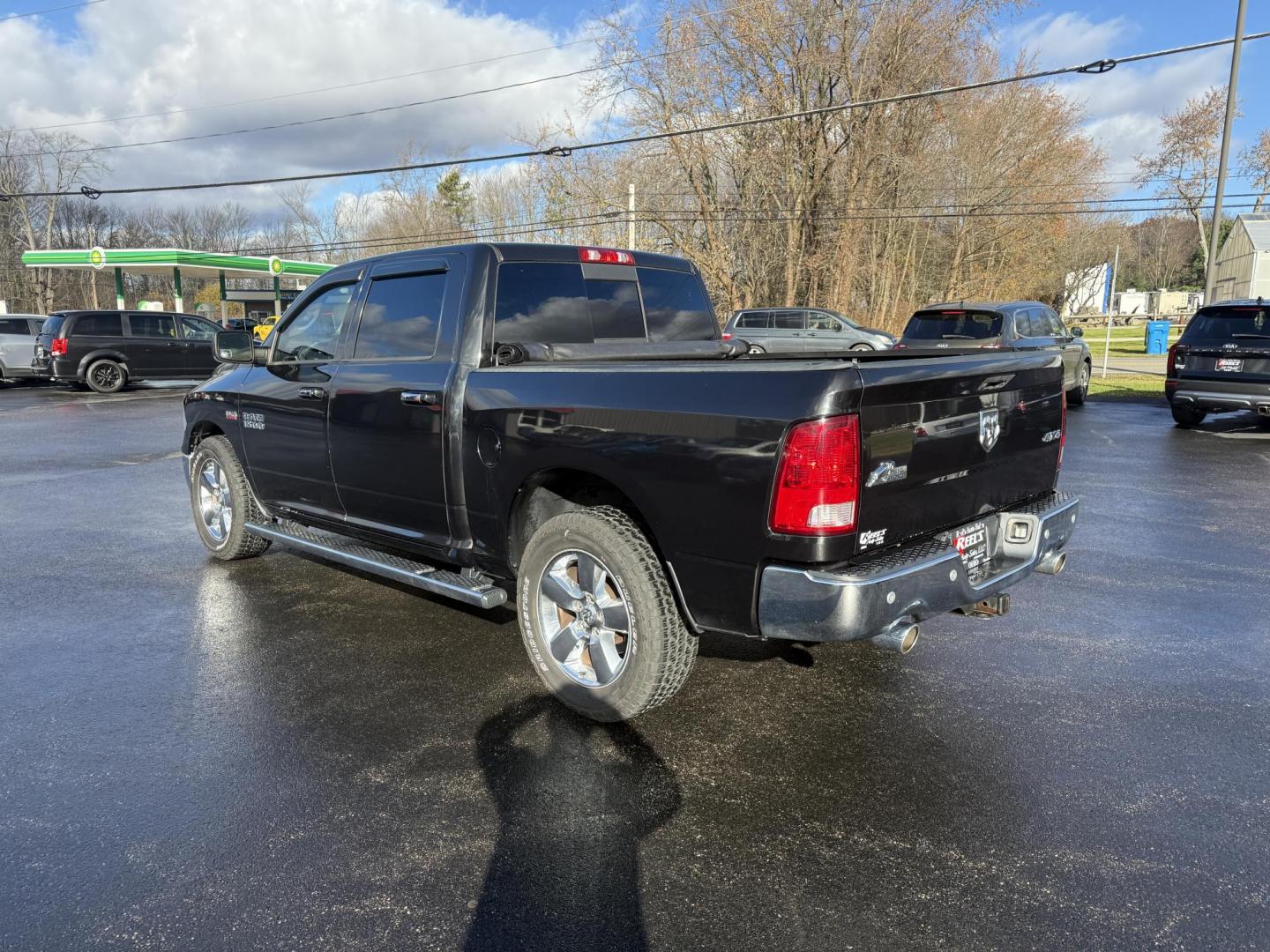 2016 Black /Gray RAM 1500 Big Horn Crew Cab SWB 4WD (3C6RR7LT8GG) with an 5.7L V8 OHV 16V engine, Automatic transmission, located at 11115 Chardon Rd. , Chardon, OH, 44024, (440) 214-9705, 41.580246, -81.241943 - 2016 Ram 1500 Big Horn Crew Cab 4WD – Powerful, Comfortable, and Ready for Heavy Duty Tackle your toughest jobs with confidence in this 2016 Ram 1500 Big Horn Crew Cab. Powered by a mighty 5.7L HEMI V8 engine producing 395 horsepower and 410 lb-ft of torque, combined with an 8-speed automatic t - Photo#12