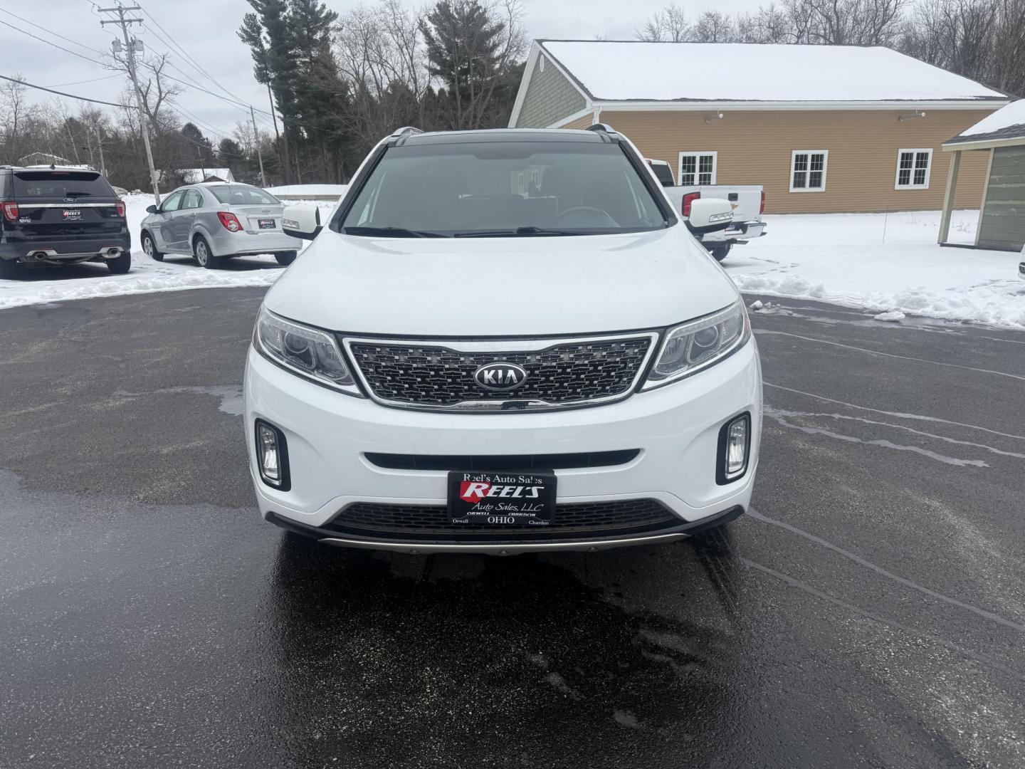 2014 White /Black Kia Sorento SX Limited V6 AWD (5XYKWDA77EG) with an 3.3L V6 DOHC 24V engine, Automatic transmission, located at 547 E. Main St., Orwell, OH, 44076, (440) 437-5893, 41.535435, -80.847855 - Photo#1