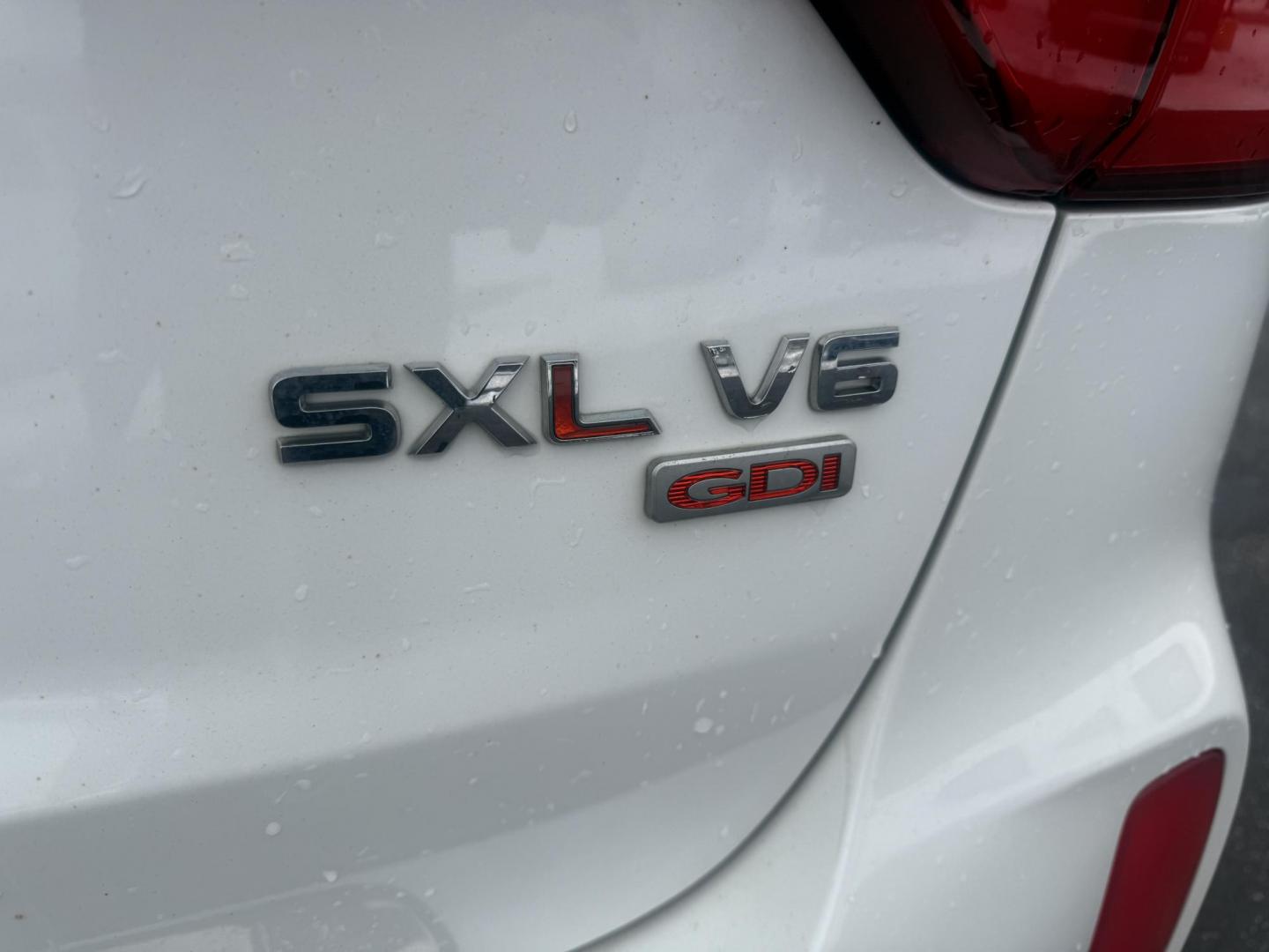 2014 White /Black Kia Sorento SX Limited V6 AWD (5XYKWDA77EG) with an 3.3L V6 DOHC 24V engine, Automatic transmission, located at 547 E. Main St., Orwell, OH, 44076, (440) 437-5893, 41.535435, -80.847855 - Photo#9