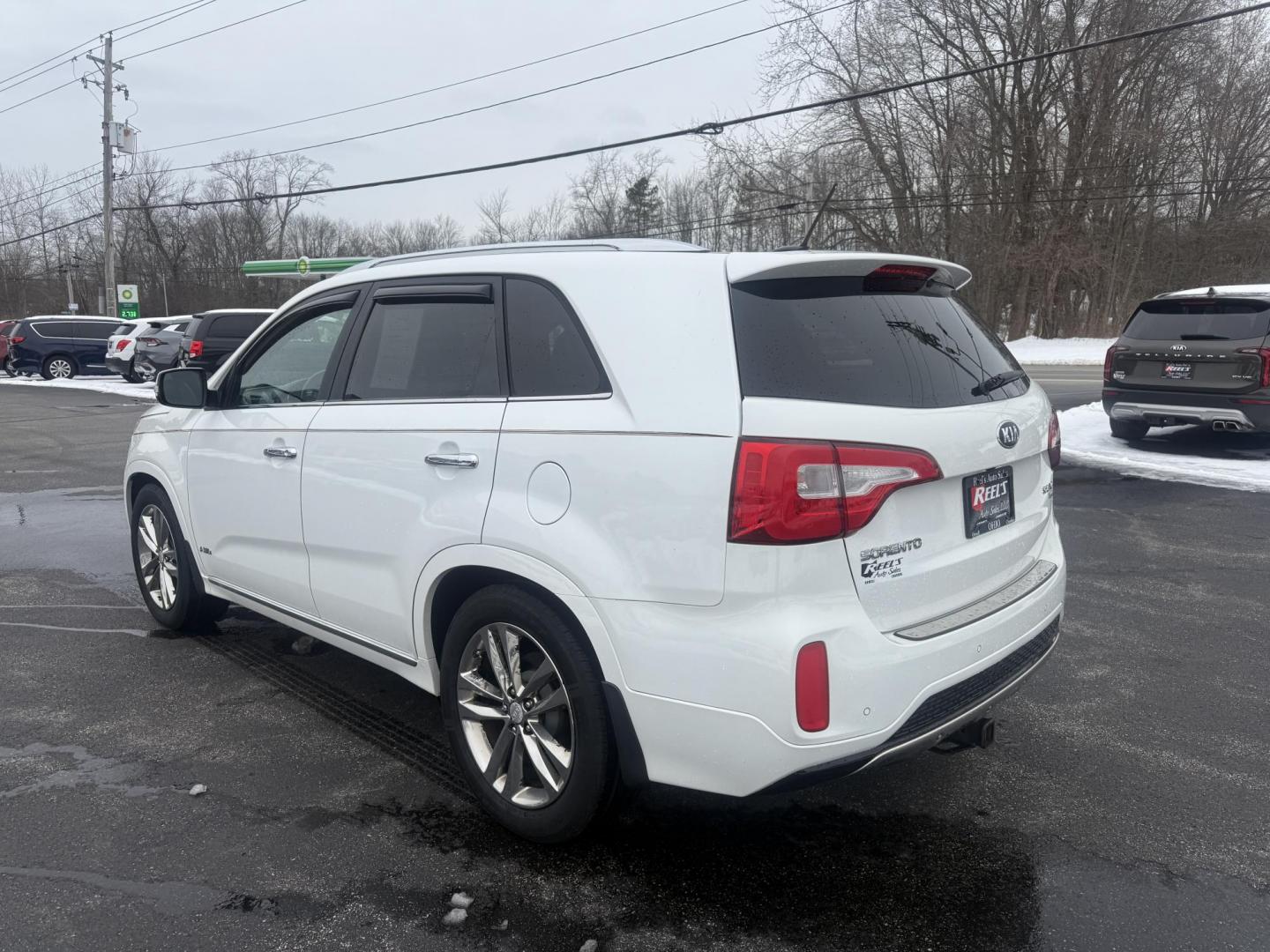 2014 White /Black Kia Sorento SX Limited V6 AWD (5XYKWDA77EG) with an 3.3L V6 DOHC 24V engine, Automatic transmission, located at 547 E. Main St., Orwell, OH, 44076, (440) 437-5893, 41.535435, -80.847855 - Photo#10