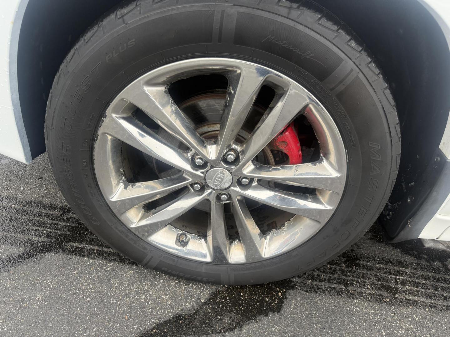 2014 White /Black Kia Sorento SX Limited V6 AWD (5XYKWDA77EG) with an 3.3L V6 DOHC 24V engine, Automatic transmission, located at 547 E. Main St., Orwell, OH, 44076, (440) 437-5893, 41.535435, -80.847855 - Photo#14