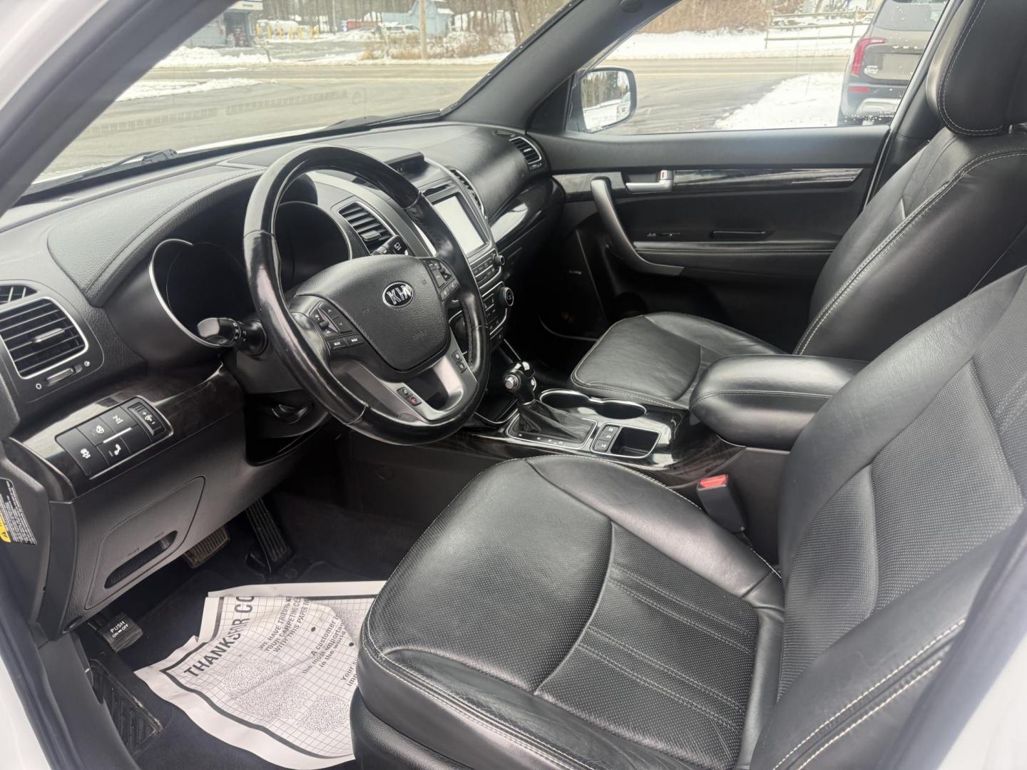 2014 White /Black Kia Sorento SX Limited V6 AWD (5XYKWDA77EG) with an 3.3L V6 DOHC 24V engine, Automatic transmission, located at 547 E. Main St., Orwell, OH, 44076, (440) 437-5893, 41.535435, -80.847855 - Photo#16