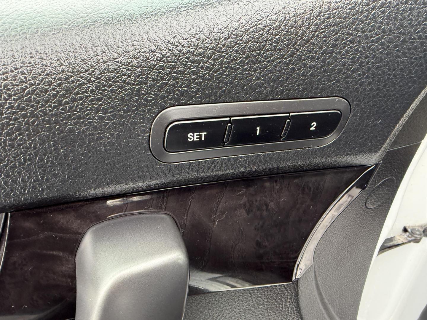 2014 White /Black Kia Sorento SX Limited V6 AWD (5XYKWDA77EG) with an 3.3L V6 DOHC 24V engine, Automatic transmission, located at 547 E. Main St., Orwell, OH, 44076, (440) 437-5893, 41.535435, -80.847855 - Photo#18