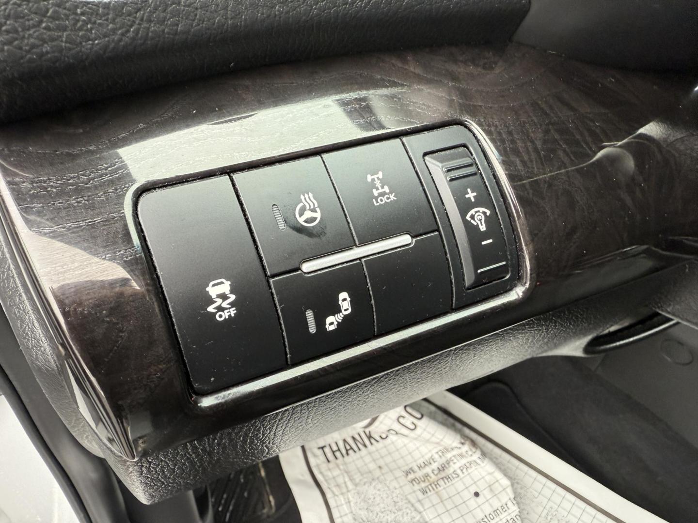 2014 White /Black Kia Sorento SX Limited V6 AWD (5XYKWDA77EG) with an 3.3L V6 DOHC 24V engine, Automatic transmission, located at 547 E. Main St., Orwell, OH, 44076, (440) 437-5893, 41.535435, -80.847855 - Photo#24