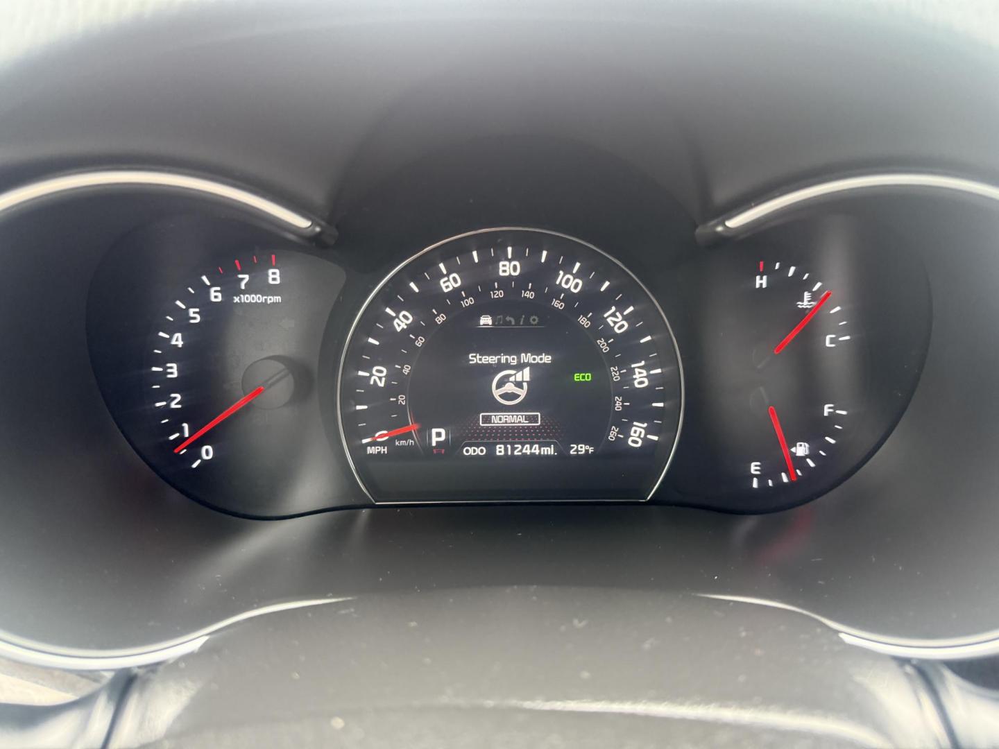 2014 White /Black Kia Sorento SX Limited V6 AWD (5XYKWDA77EG) with an 3.3L V6 DOHC 24V engine, Automatic transmission, located at 547 E. Main St., Orwell, OH, 44076, (440) 437-5893, 41.535435, -80.847855 - Photo#27