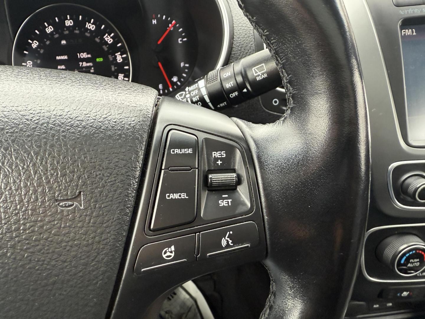 2014 White /Black Kia Sorento SX Limited V6 AWD (5XYKWDA77EG) with an 3.3L V6 DOHC 24V engine, Automatic transmission, located at 547 E. Main St., Orwell, OH, 44076, (440) 437-5893, 41.535435, -80.847855 - Photo#30