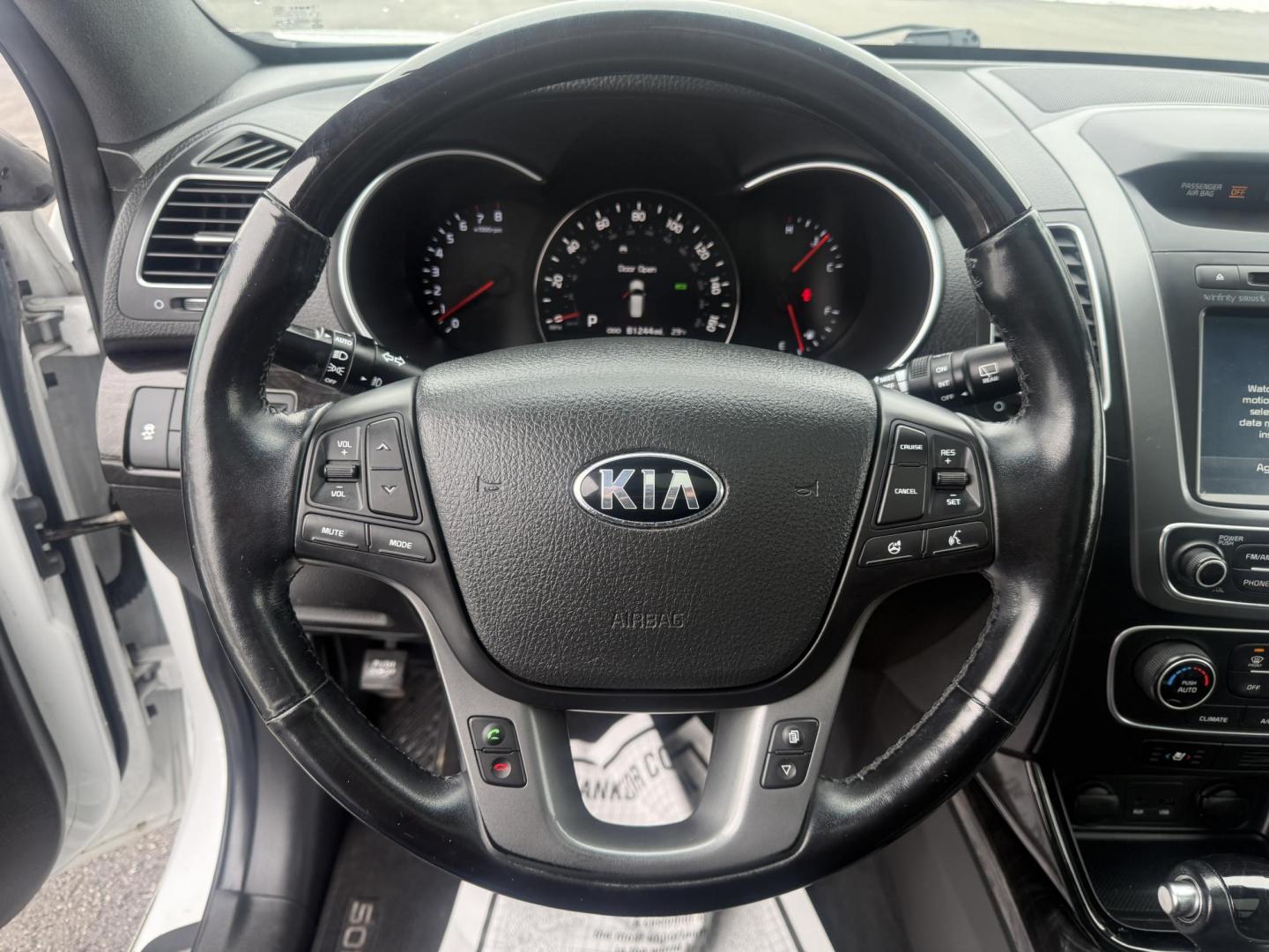 2014 White /Black Kia Sorento SX Limited V6 AWD (5XYKWDA77EG) with an 3.3L V6 DOHC 24V engine, Automatic transmission, located at 547 E. Main St., Orwell, OH, 44076, (440) 437-5893, 41.535435, -80.847855 - Photo#31