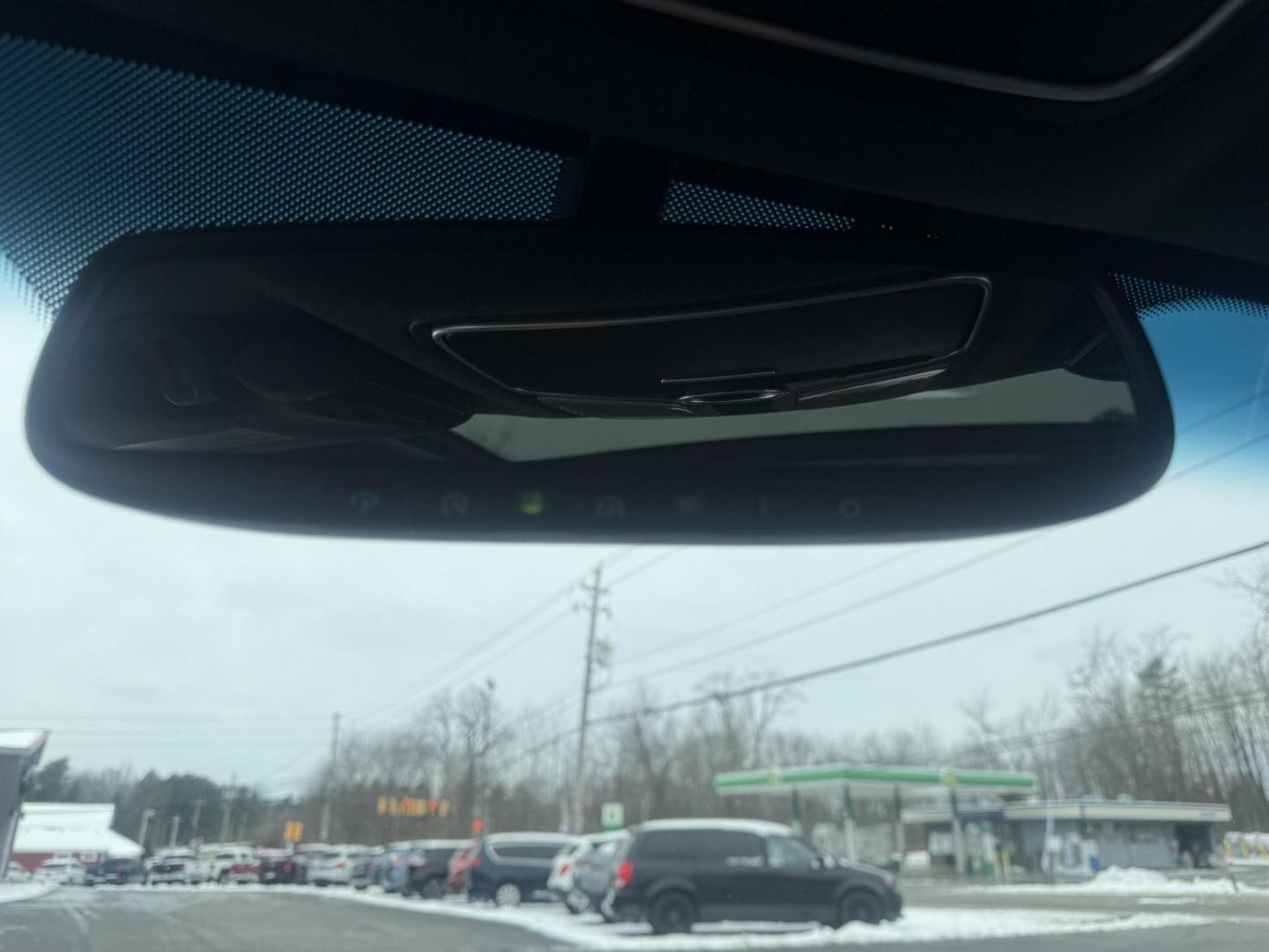 2014 White /Black Kia Sorento SX Limited V6 AWD (5XYKWDA77EG) with an 3.3L V6 DOHC 24V engine, Automatic transmission, located at 547 E. Main St., Orwell, OH, 44076, (440) 437-5893, 41.535435, -80.847855 - Photo#36