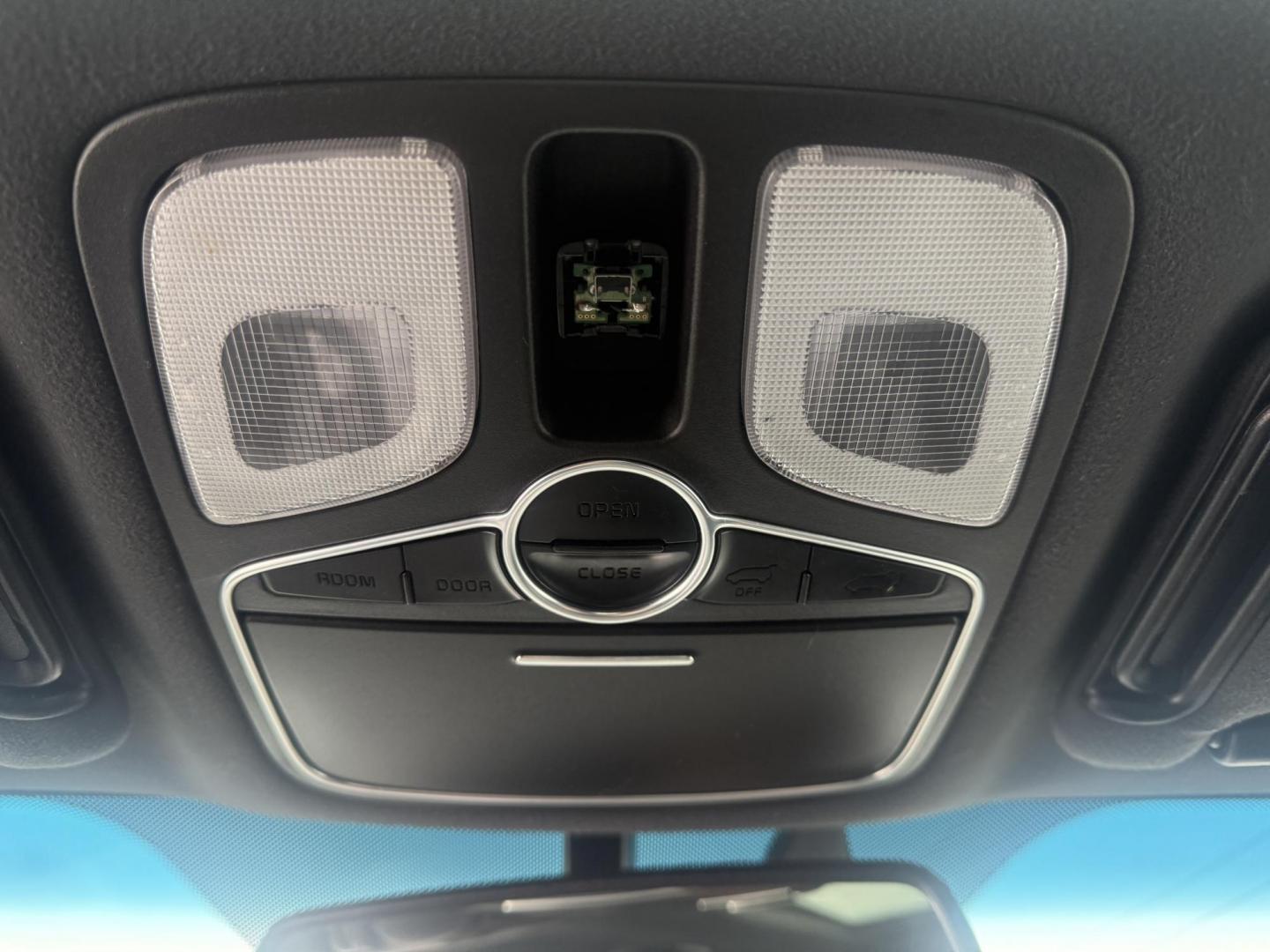 2014 White /Black Kia Sorento SX Limited V6 AWD (5XYKWDA77EG) with an 3.3L V6 DOHC 24V engine, Automatic transmission, located at 547 E. Main St., Orwell, OH, 44076, (440) 437-5893, 41.535435, -80.847855 - Photo#37