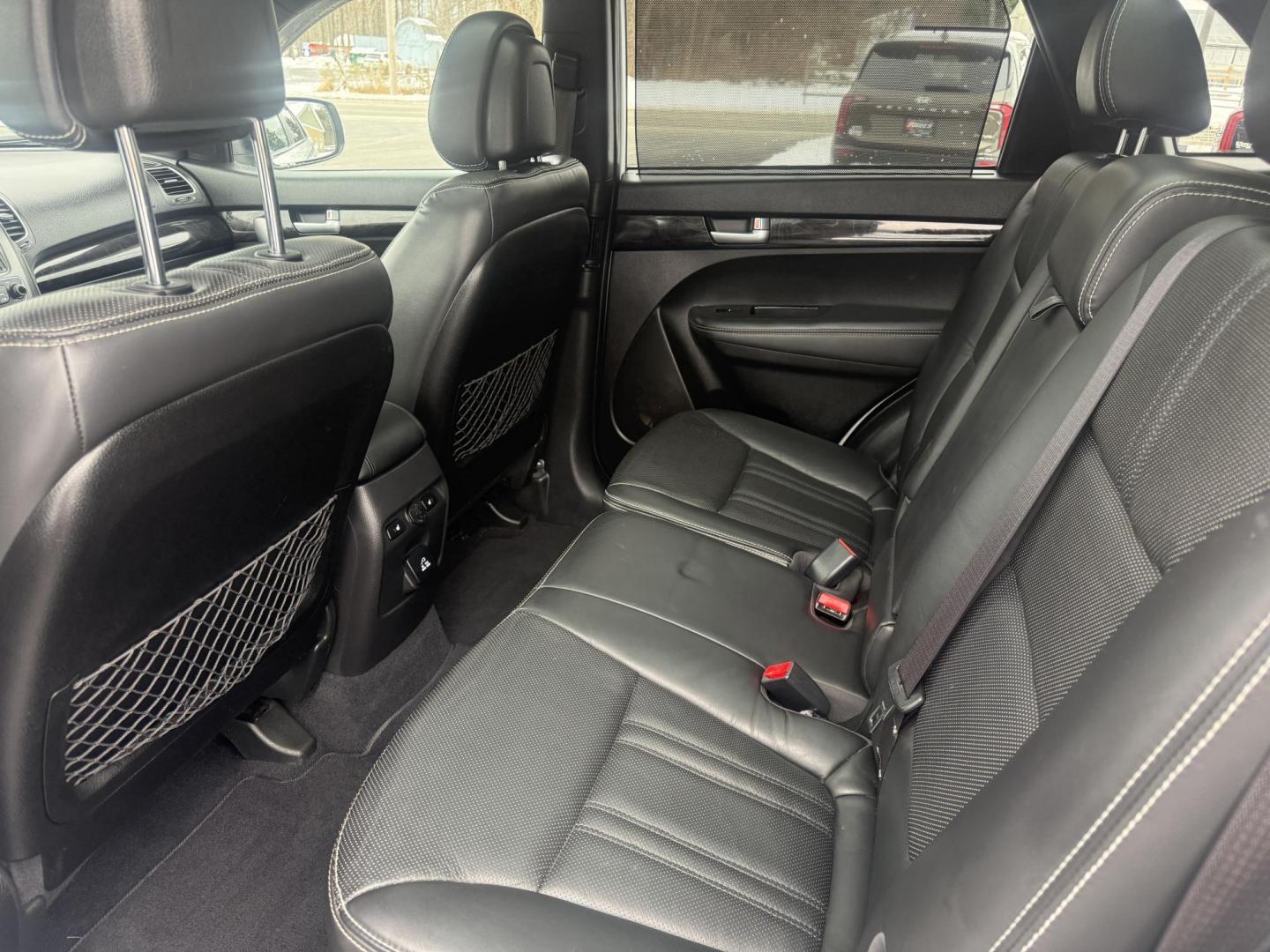 2014 White /Black Kia Sorento SX Limited V6 AWD (5XYKWDA77EG) with an 3.3L V6 DOHC 24V engine, Automatic transmission, located at 547 E. Main St., Orwell, OH, 44076, (440) 437-5893, 41.535435, -80.847855 - Photo#40