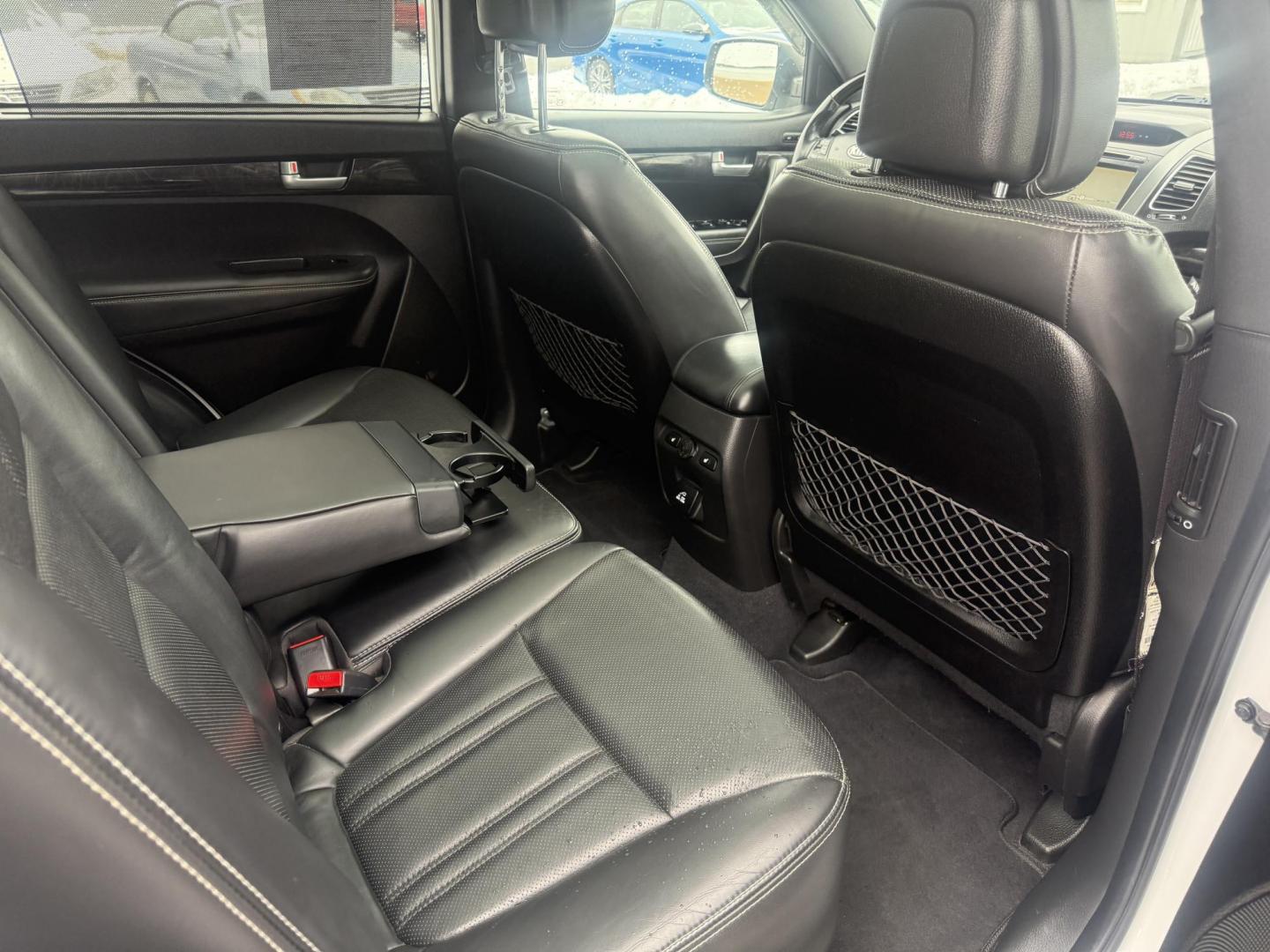 2014 White /Black Kia Sorento SX Limited V6 AWD (5XYKWDA77EG) with an 3.3L V6 DOHC 24V engine, Automatic transmission, located at 547 E. Main St., Orwell, OH, 44076, (440) 437-5893, 41.535435, -80.847855 - Photo#48