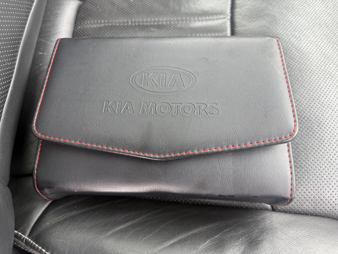 2014 White /Black Kia Sorento SX Limited V6 AWD (5XYKWDA77EG) with an 3.3L V6 DOHC 24V engine, Automatic transmission, located at 547 E. Main St., Orwell, OH, 44076, (440) 437-5893, 41.535435, -80.847855 - Photo#52