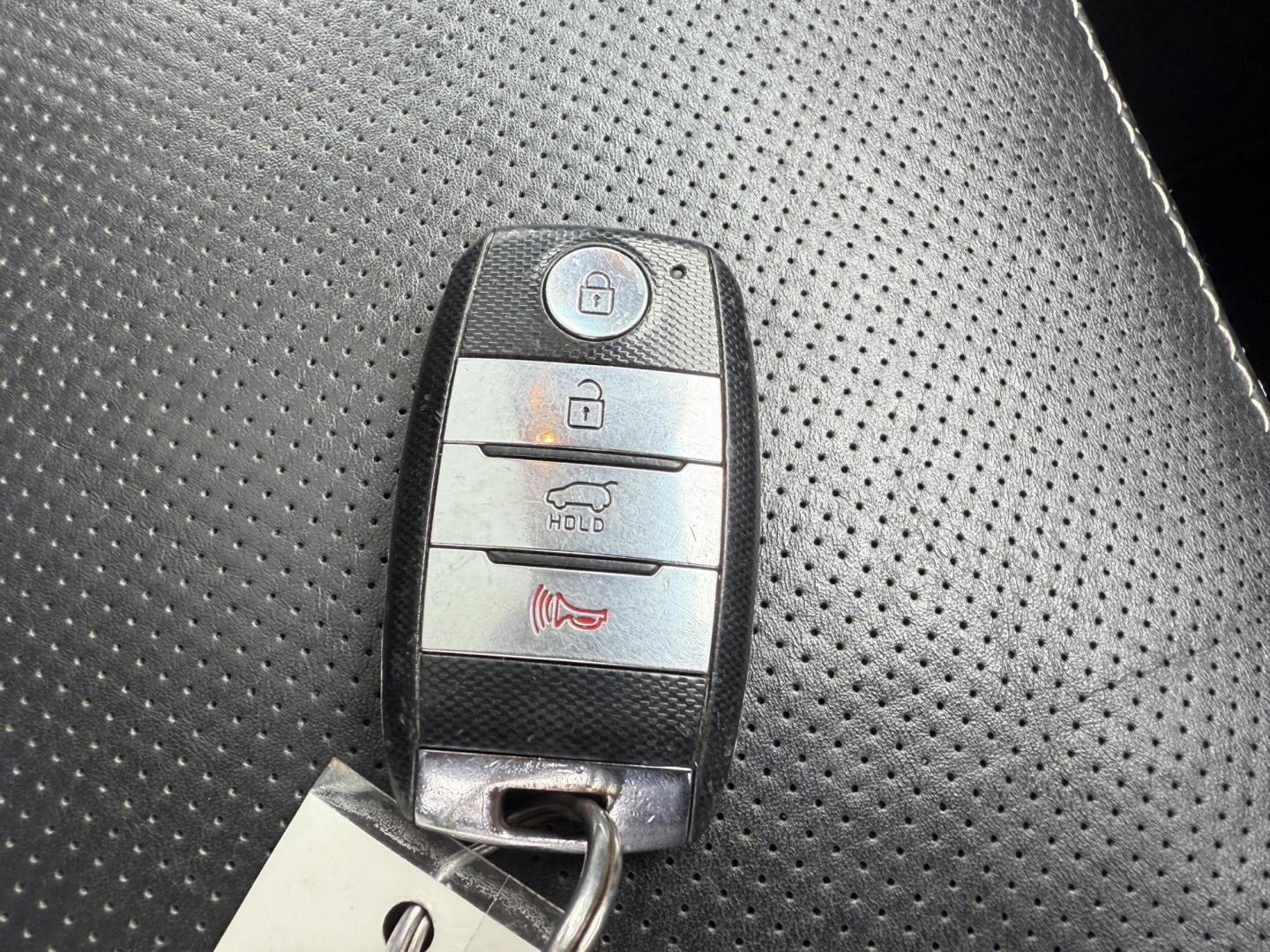 2014 White /Black Kia Sorento SX Limited V6 AWD (5XYKWDA77EG) with an 3.3L V6 DOHC 24V engine, Automatic transmission, located at 547 E. Main St., Orwell, OH, 44076, (440) 437-5893, 41.535435, -80.847855 - Photo#53