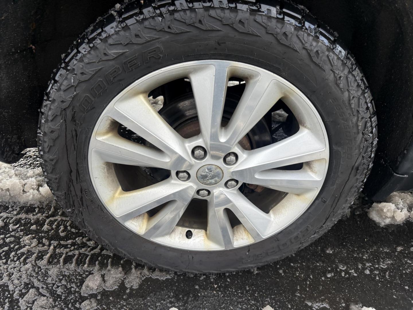 2013 Gray /Black Dodge Durango Crew AWD (1C4SDJDT9DC) with an 5.7L V8 OHV 16V engine, 5-Speed Automatic transmission, located at 547 E. Main St., Orwell, OH, 44076, (440) 437-5893, 41.535435, -80.847855 - 2013 Dodge Durango Crew AWD – Powerful Performance, Family Comfort, and Versatile Capability Take on every adventure in style with this 2013 Dodge Durango Crew AWD. Featuring a robust 5.7L HEMI V8 engine and a 5-speed automatic transmission, this SUV delivers impressive power and a 7,200-pound - Photo#6