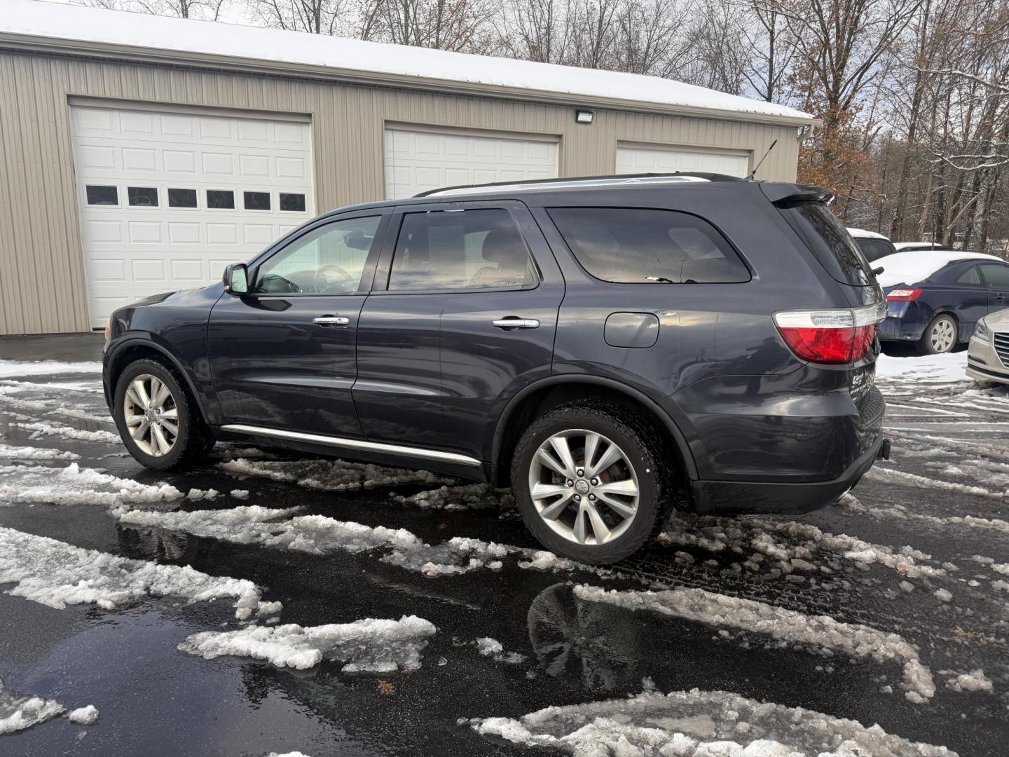 2013 Gray /Black Dodge Durango Crew AWD (1C4SDJDT9DC) with an 5.7L V8 OHV 16V engine, 5-Speed Automatic transmission, located at 547 E. Main St., Orwell, OH, 44076, (440) 437-5893, 41.535435, -80.847855 - 2013 Dodge Durango Crew AWD – Powerful Performance, Family Comfort, and Versatile Capability Take on every adventure in style with this 2013 Dodge Durango Crew AWD. Featuring a robust 5.7L HEMI V8 engine and a 5-speed automatic transmission, this SUV delivers impressive power and a 7,200-pound - Photo#10