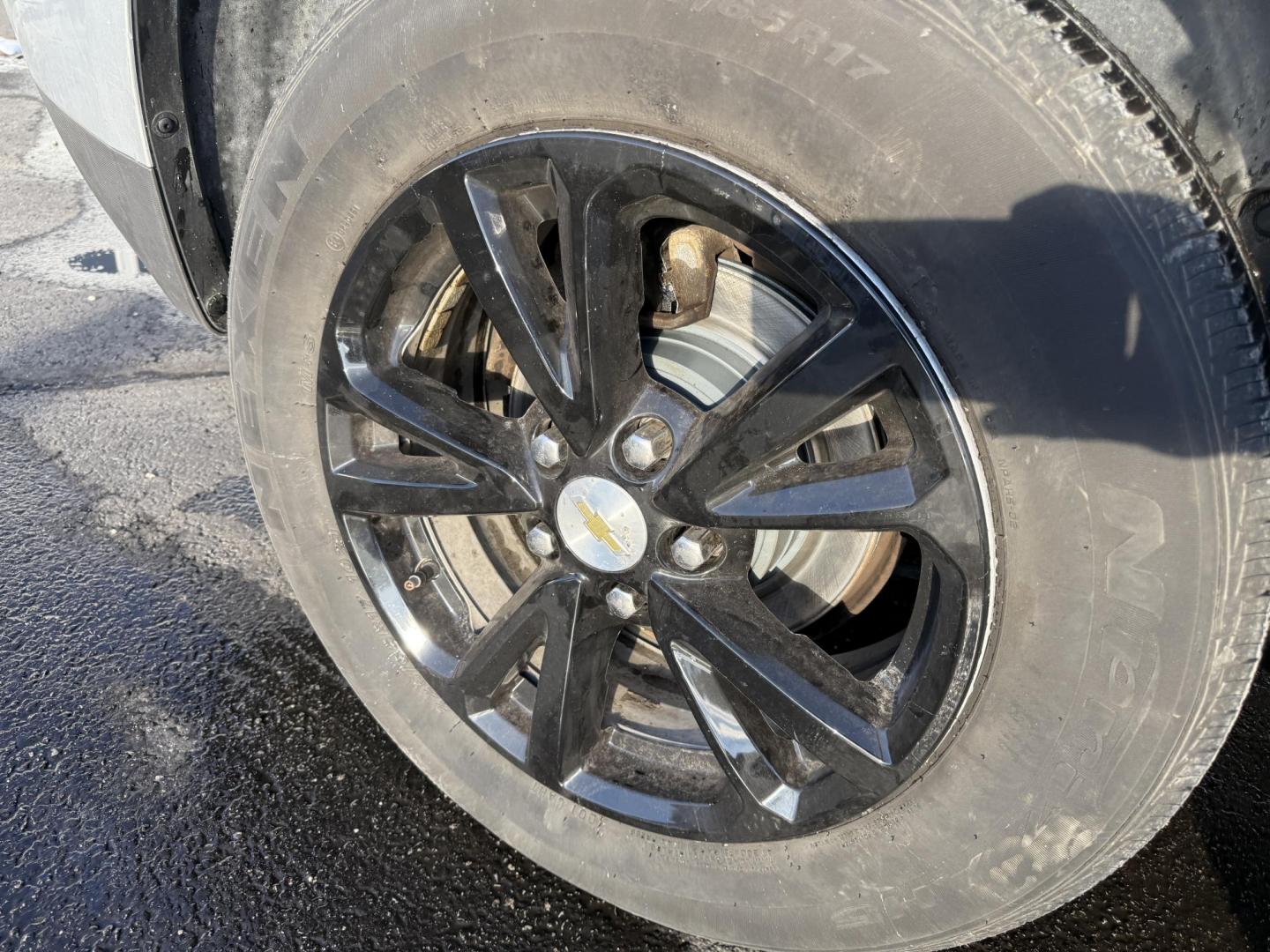 2017 Silver /Black Chevrolet Equinox LS AWD (2GNFLEEK5H6) with an 2.4L I4 DOHC 16V engine, Automatic transmission, located at 547 E. Main St., Orwell, OH, 44076, (440) 437-5893, 41.535435, -80.847855 - 2017 Chevrolet Equinox LS AWD – Efficiency, Comfort, and Everyday Reliability Enjoy the perfect balance of capability and economy with this 2017 Chevrolet Equinox LS AWD. Powered by a dependable 2.4L EcoTec I4 engine paired with a smooth 6-speed automatic transmission, this SUV delivers excelle - Photo#6