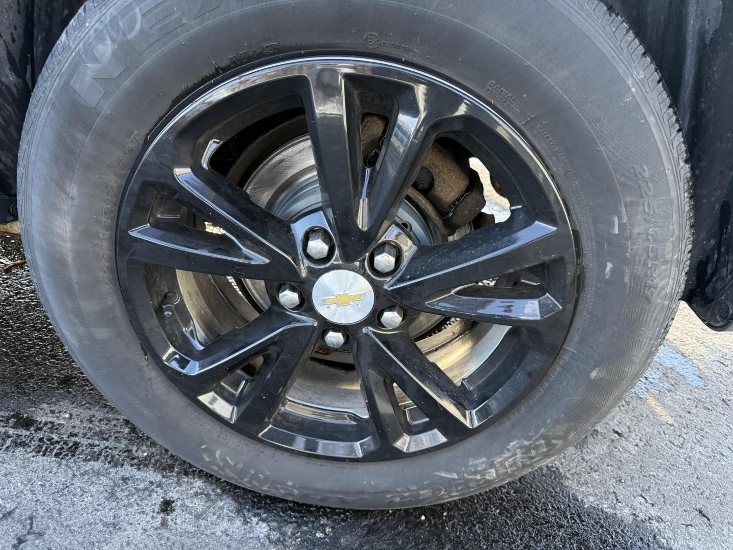 2017 Silver /Black Chevrolet Equinox LS AWD (2GNFLEEK5H6) with an 2.4L I4 DOHC 16V engine, Automatic transmission, located at 547 E. Main St., Orwell, OH, 44076, (440) 437-5893, 41.535435, -80.847855 - 2017 Chevrolet Equinox LS AWD – Efficiency, Comfort, and Everyday Reliability Enjoy the perfect balance of capability and economy with this 2017 Chevrolet Equinox LS AWD. Powered by a dependable 2.4L EcoTec I4 engine paired with a smooth 6-speed automatic transmission, this SUV delivers excelle - Photo#11