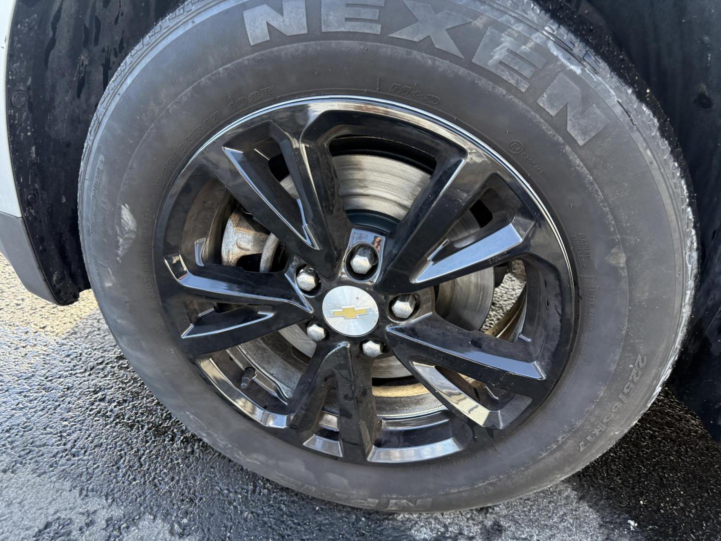 2017 Silver /Black Chevrolet Equinox LS AWD (2GNFLEEK5H6) with an 2.4L I4 DOHC 16V engine, Automatic transmission, located at 547 E. Main St., Orwell, OH, 44076, (440) 437-5893, 41.535435, -80.847855 - 2017 Chevrolet Equinox LS AWD – Efficiency, Comfort, and Everyday Reliability Enjoy the perfect balance of capability and economy with this 2017 Chevrolet Equinox LS AWD. Powered by a dependable 2.4L EcoTec I4 engine paired with a smooth 6-speed automatic transmission, this SUV delivers excelle - Photo#13