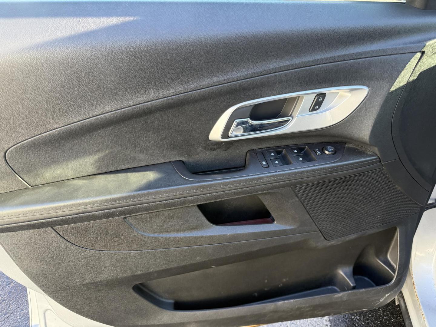 2017 Silver /Black Chevrolet Equinox LS AWD (2GNFLEEK5H6) with an 2.4L I4 DOHC 16V engine, Automatic transmission, located at 547 E. Main St., Orwell, OH, 44076, (440) 437-5893, 41.535435, -80.847855 - 2017 Chevrolet Equinox LS AWD – Efficiency, Comfort, and Everyday Reliability Enjoy the perfect balance of capability and economy with this 2017 Chevrolet Equinox LS AWD. Powered by a dependable 2.4L EcoTec I4 engine paired with a smooth 6-speed automatic transmission, this SUV delivers excelle - Photo#16