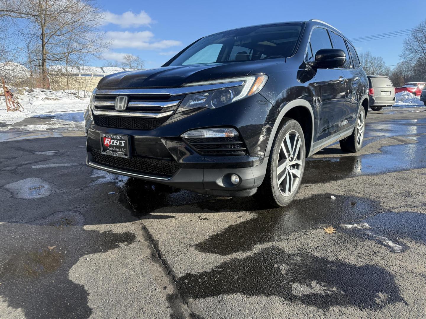 2018 Black /Black Honda Pilot Elite 4WD (5FNYF6H08JB) with an 3.5L V6 SOHC 24V engine, Automatic transmission, located at 547 E. Main St., Orwell, OH, 44076, (440) 437-5893, 41.535435, -80.847855 - One Owner ---- 2018 Honda Pilot Elite AWD – Luxury, Advanced Safety, and Family-Friendly Versatility Upgrade your family’s driving experience with this 2018 Honda Pilot Elite AWD. Powered by a robust 3.5L Earthdreams V6 engine and a smooth 9-speed automatic transmission, this SUV offers both - Photo#0